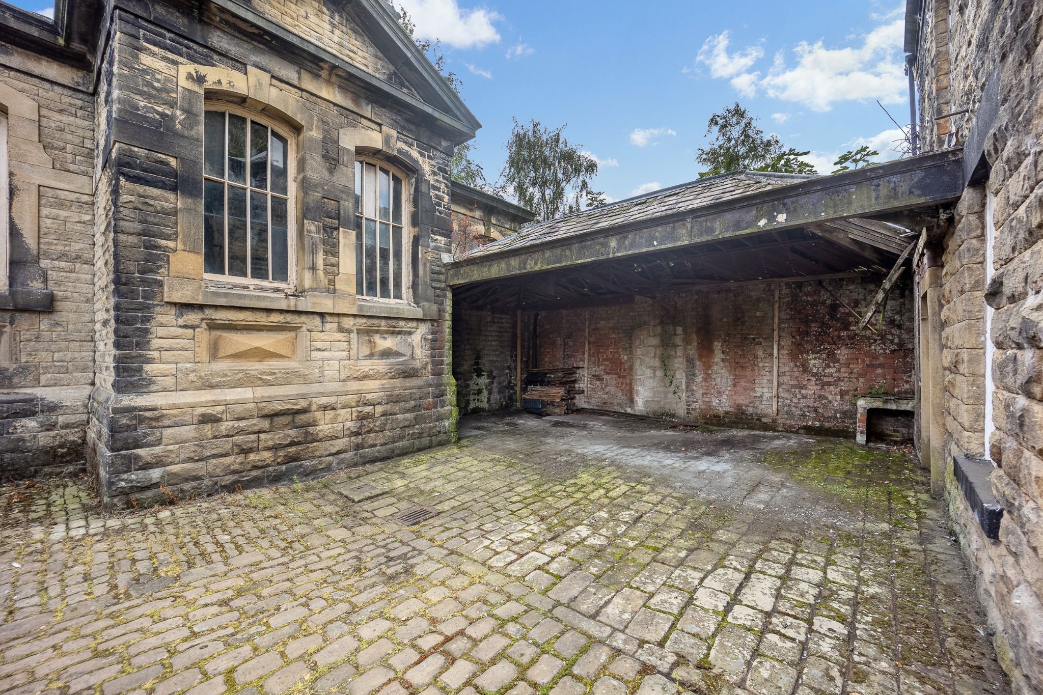 4 bedroom detached house For Sale in Bolton - Covered Entrance / Car Port.