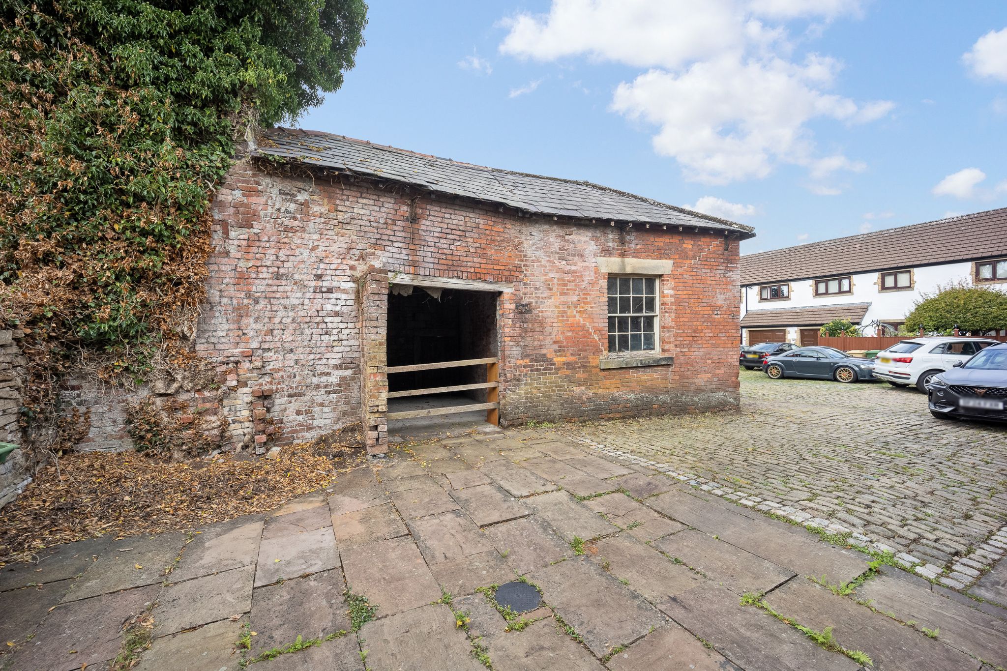 4 bedroom detached house For Sale in Bolton - The Tack Room.