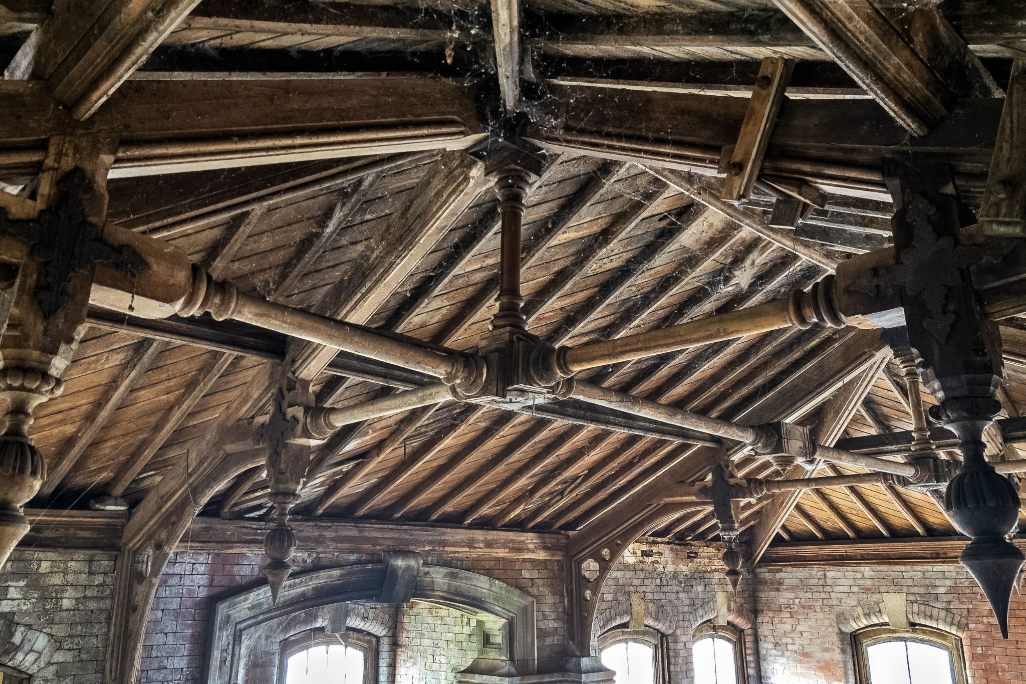 4 bedroom detached house For Sale in Bolton - Trussed Wooden Ceiling.