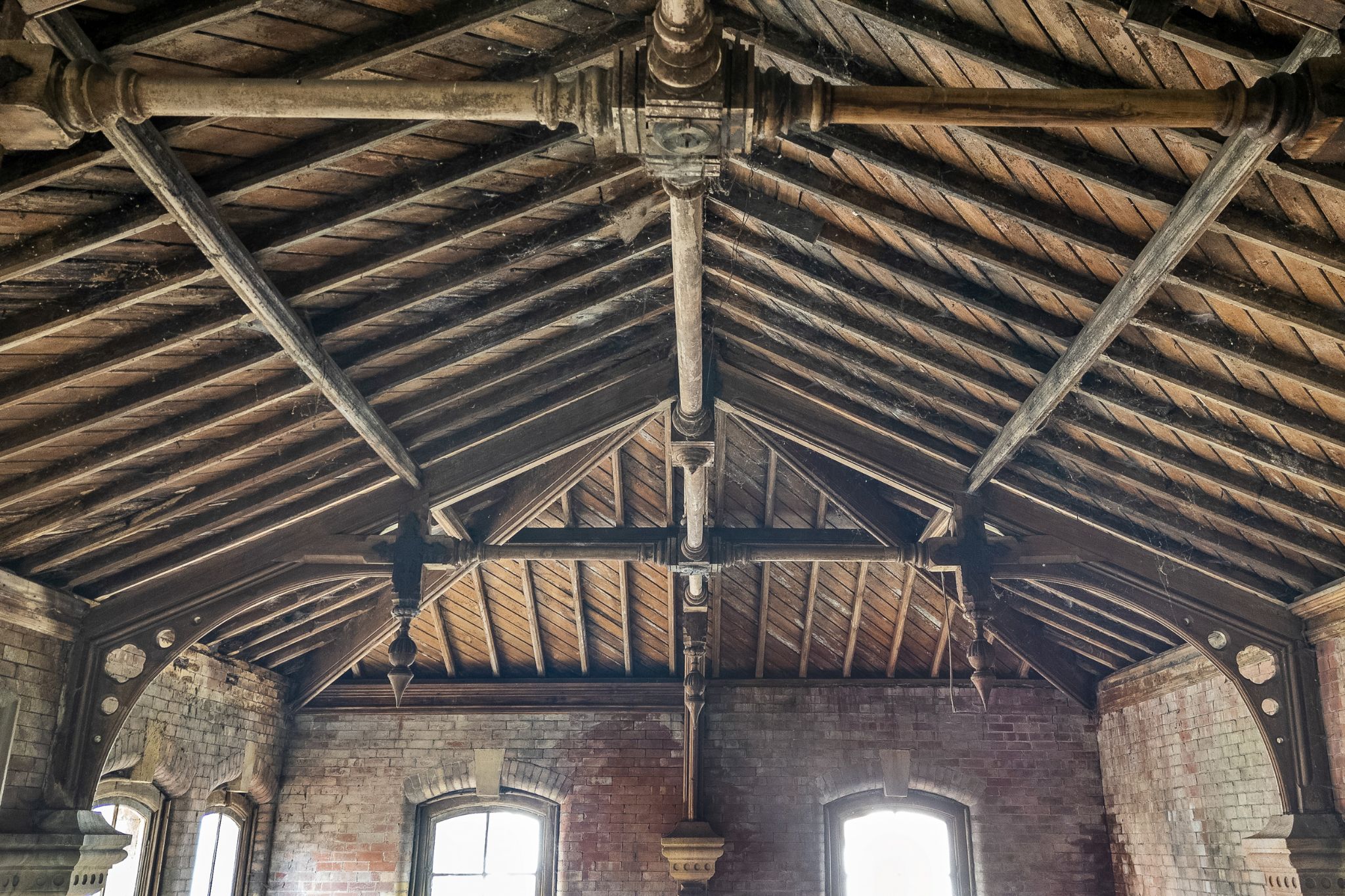 4 bedroom detached house For Sale in Bolton - Ornate Trussed Ceiling.