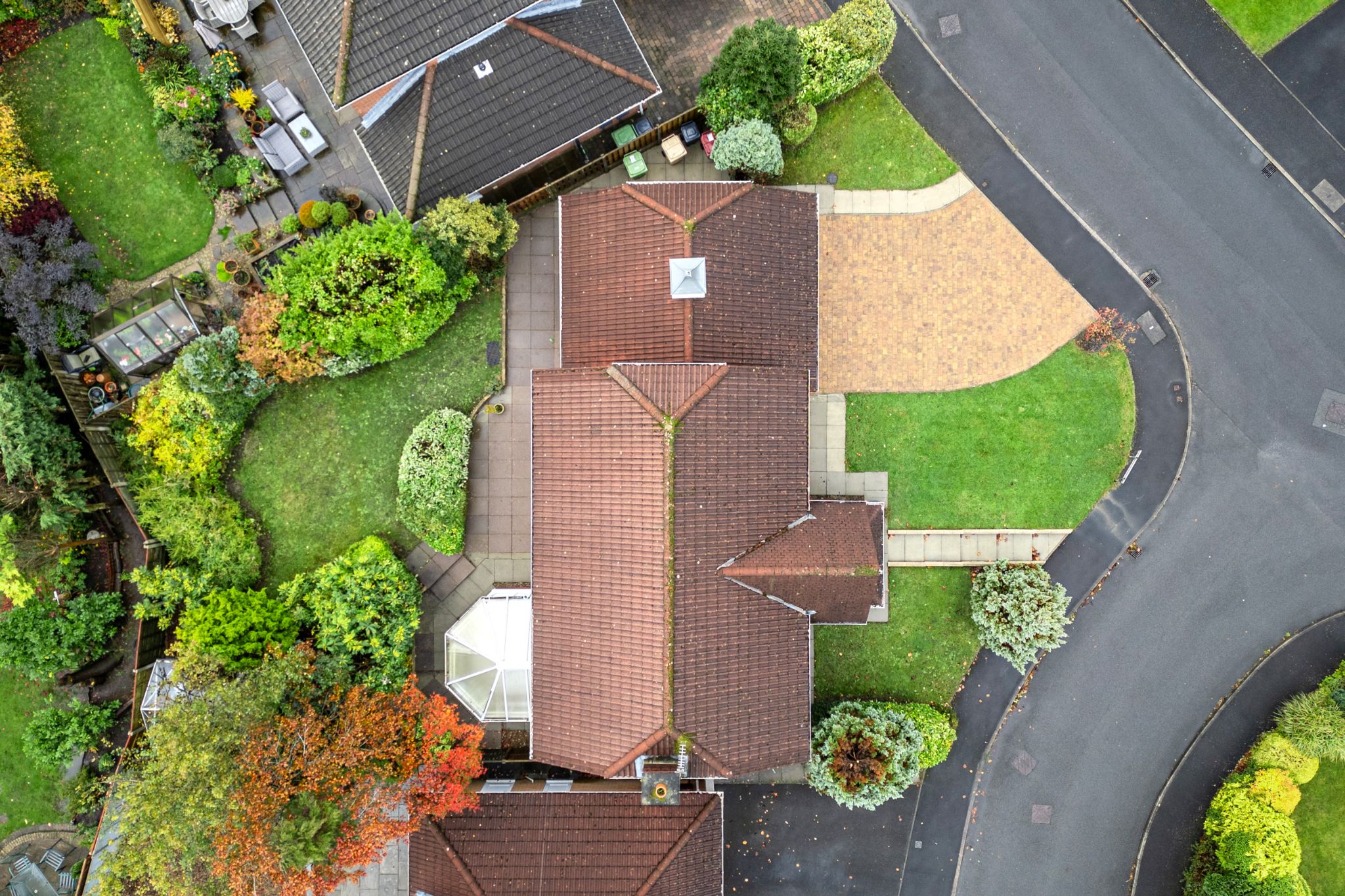 4 bedroom detached house For Sale in Bolton - Photograph 3.