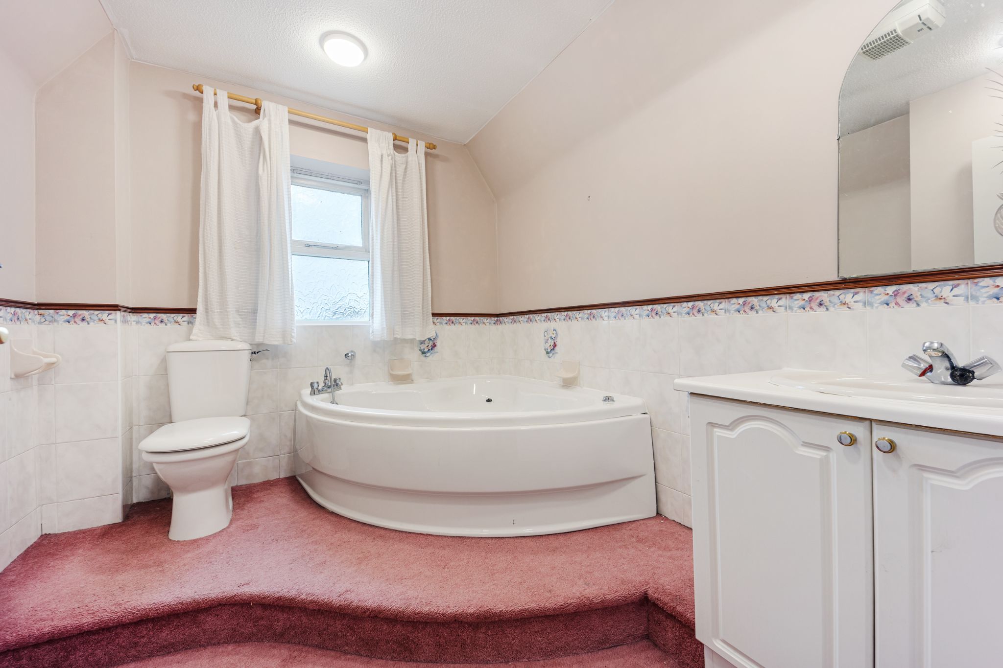 4 bedroom detached house For Sale in Bolton - Photograph 17.
