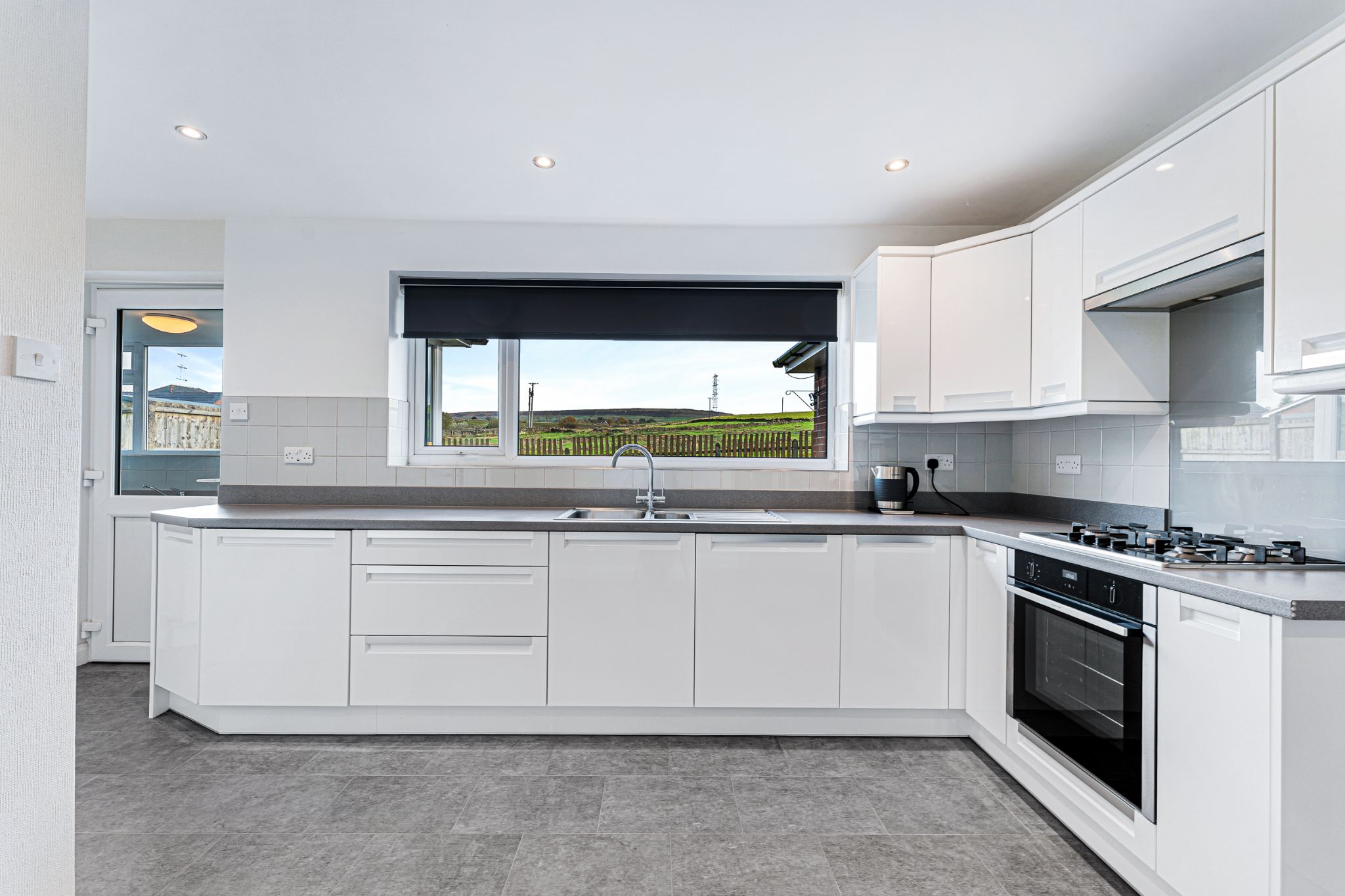 3 bedroom detached bungalow SSTC in Bolton - Photograph 10.