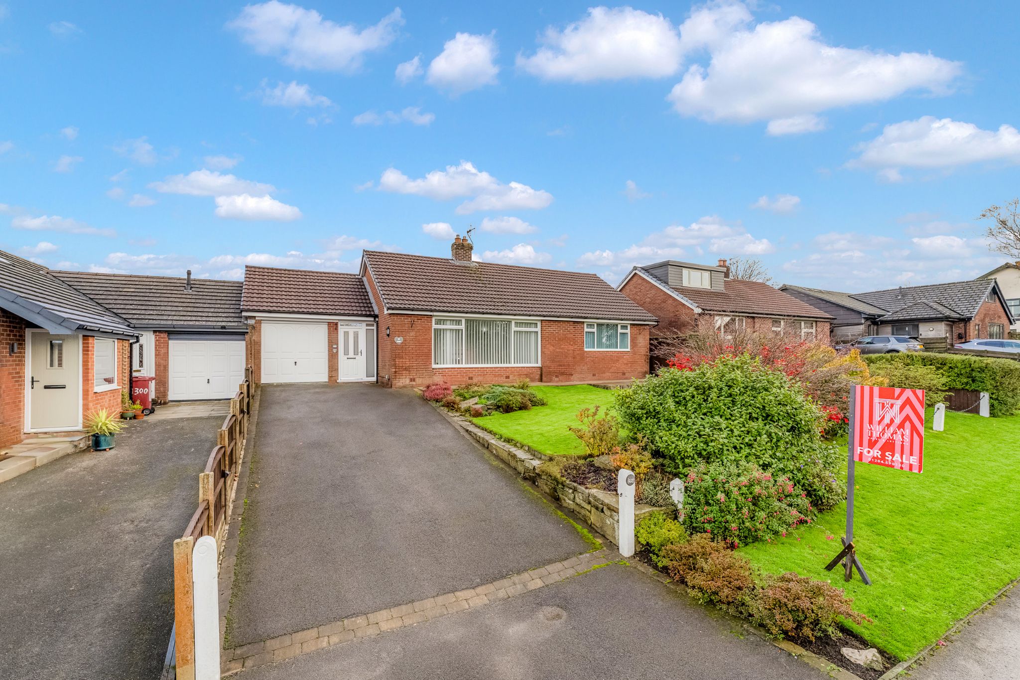 3 bedroom detached bungalow SSTC in Bolton - Photograph 3.