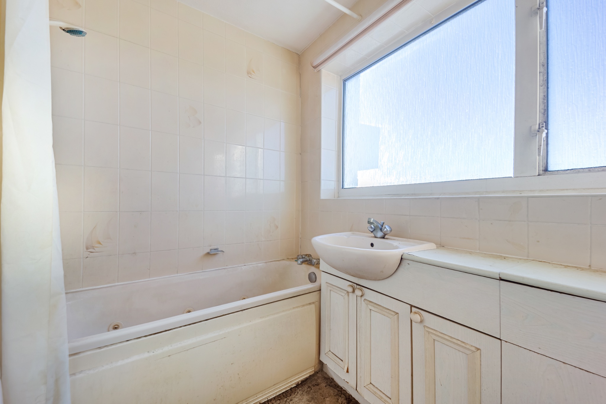 3 bedroom detached house Sale Agreed in Bolton - Photograph 29.