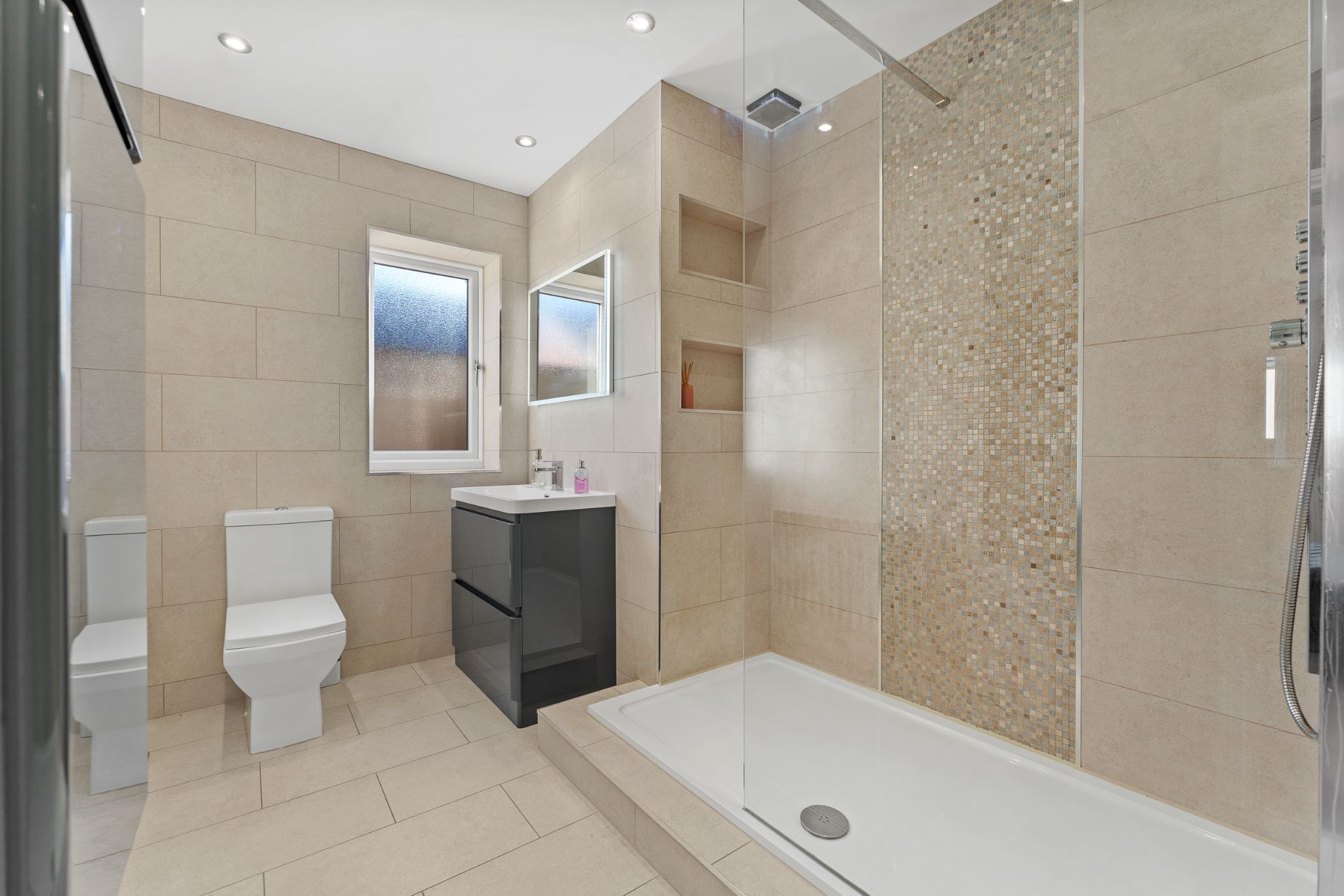 4 bedroom detached house For Sale in Bolton - Photograph 25.