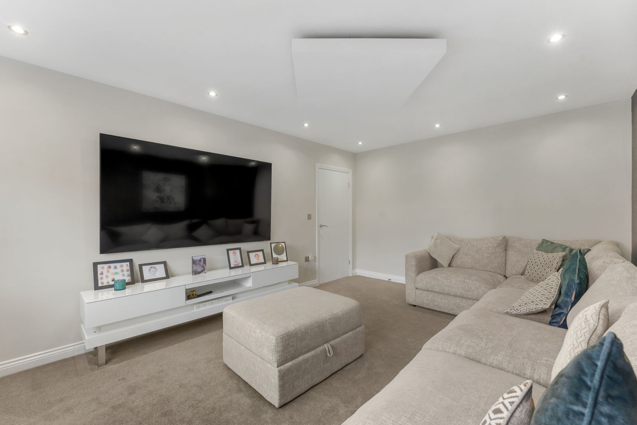 4 bedroom detached house For Sale in Bolton - Photograph 7.