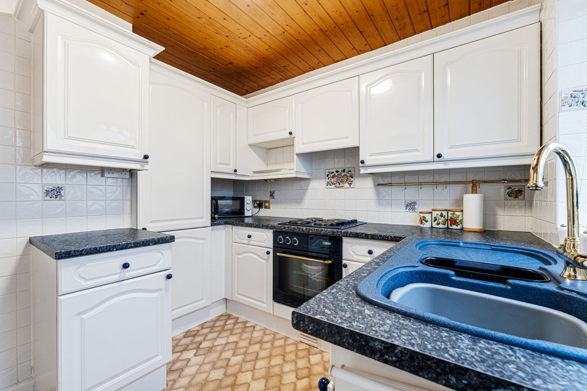 2 bedroom detached bungalow Sale Agreed in Bolton - Photograph 12.