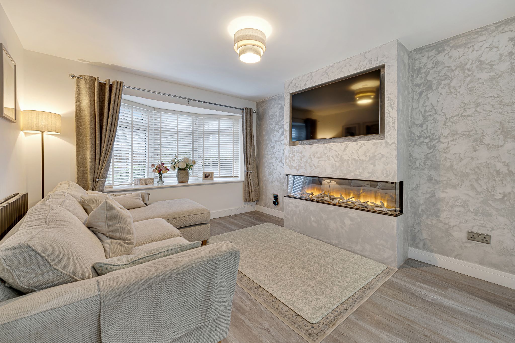 3 bedroom semi-detached house Sale Agreed in Bolton - Photograph 4.