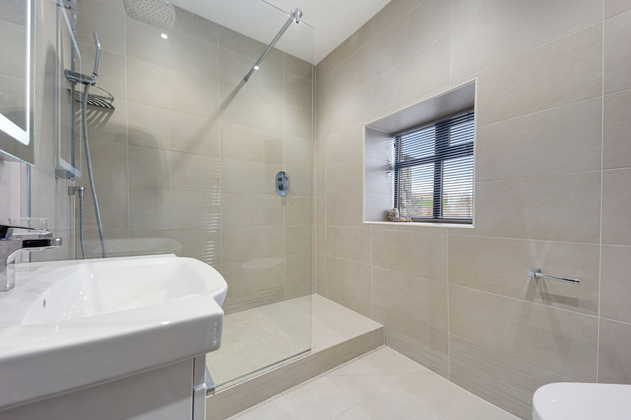 5 bedroom cottage house For Sale in Bolton - Photograph 47.