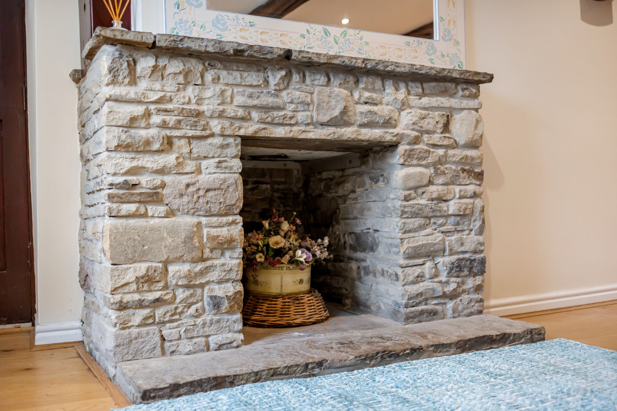 5 bedroom cottage house For Sale in Bolton - Photograph 8.