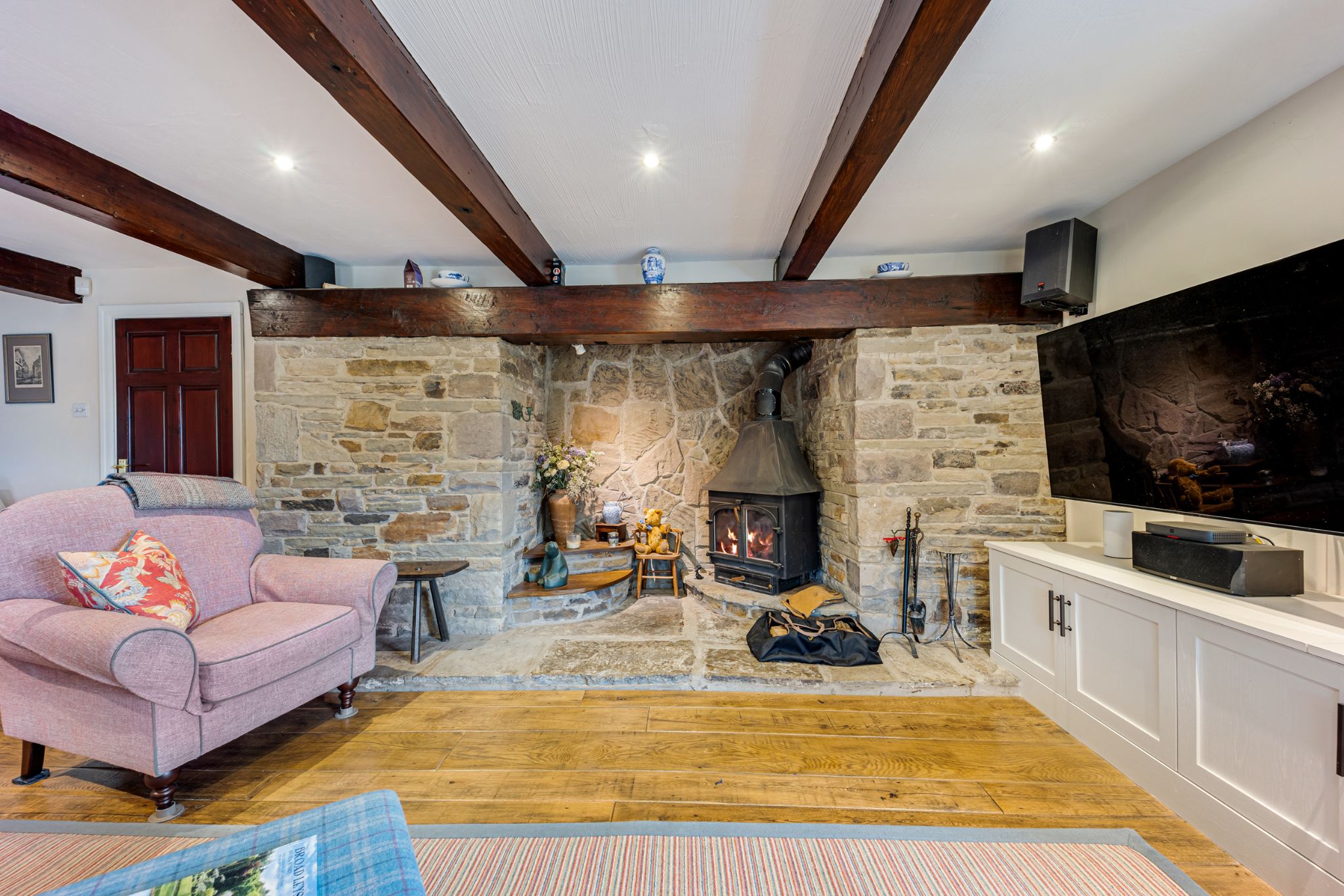 5 bedroom cottage house For Sale in Bolton - Photograph 24.