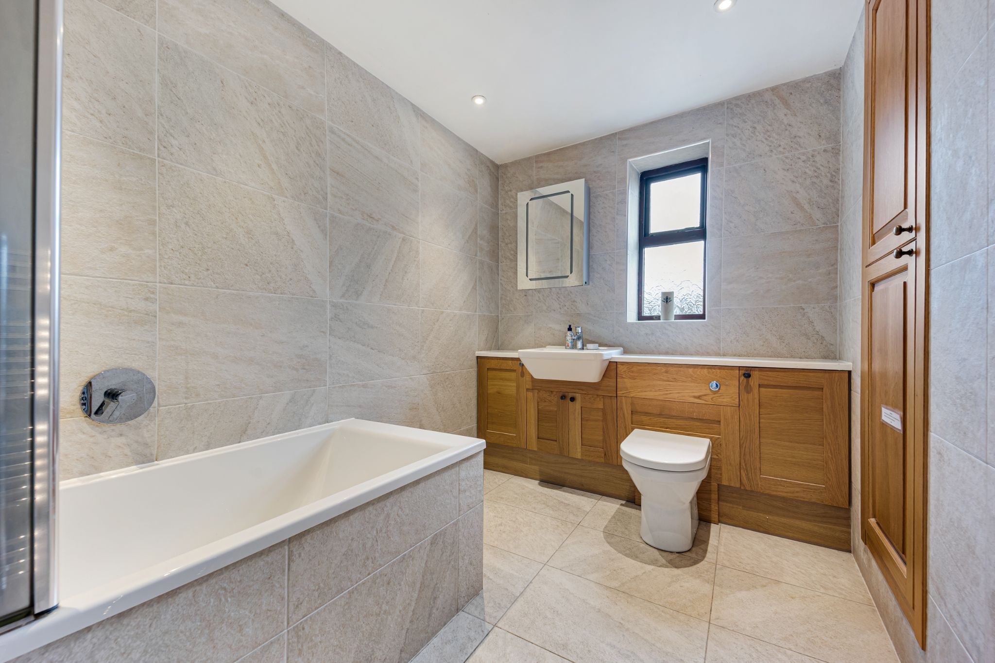 5 bedroom cottage house For Sale in Bolton - Photograph 39.