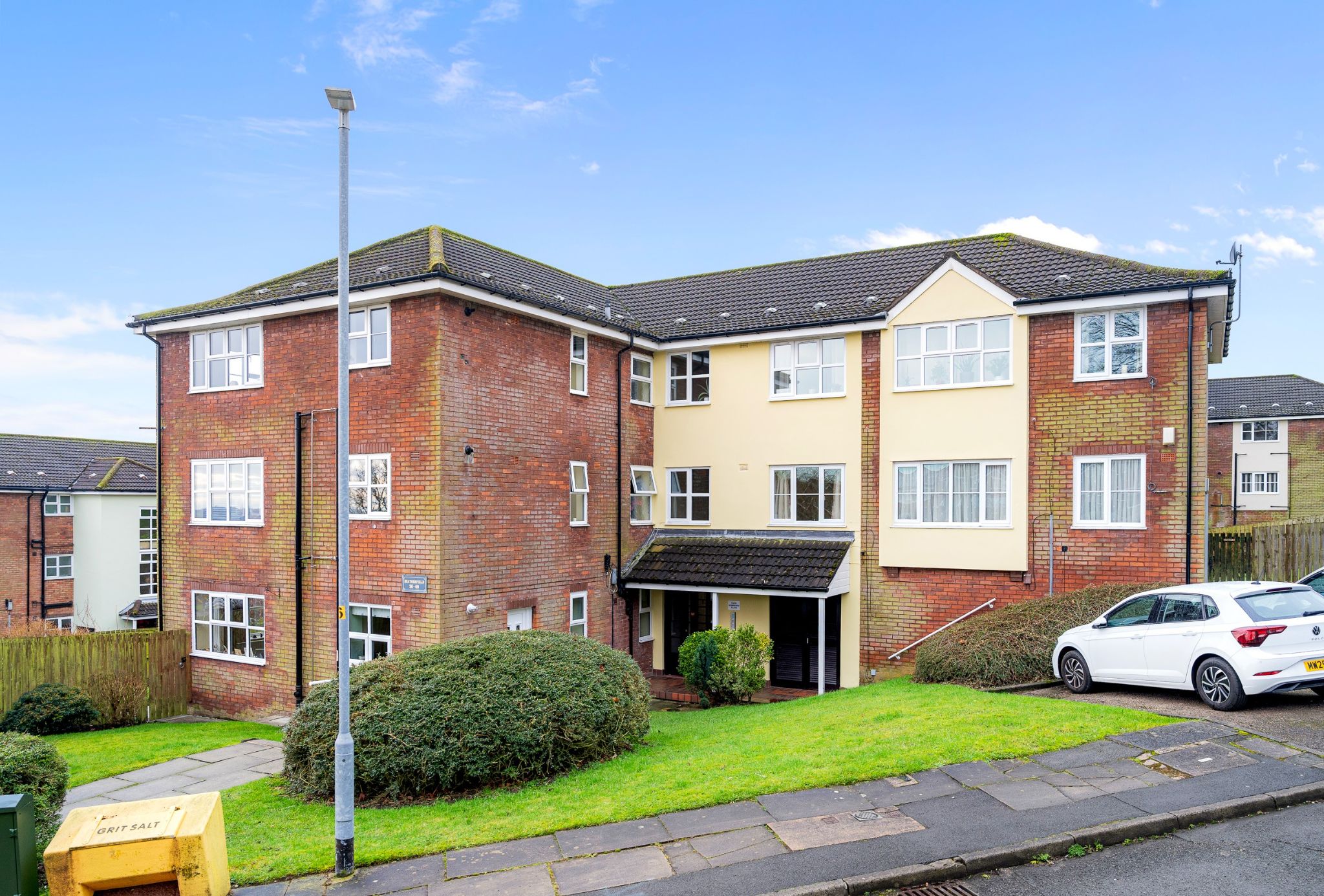 3 bedroom flat flat/apartment Sale Agreed in Bolton - Photograph 1.