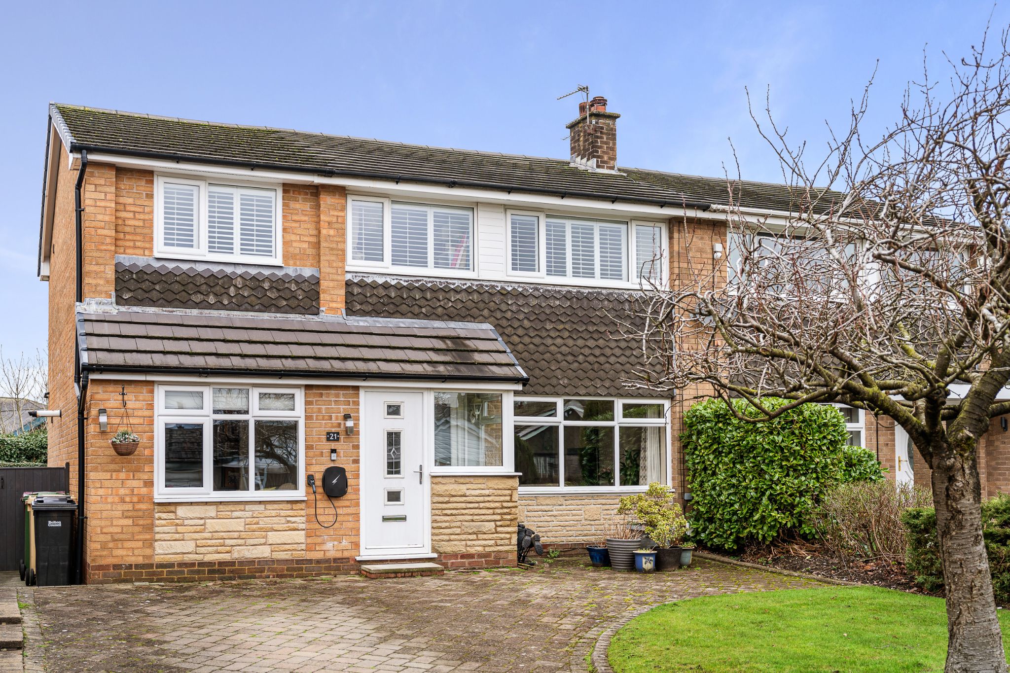 4 bedroom semi-detached house Sale Agreed in Bolton - Photograph 3.