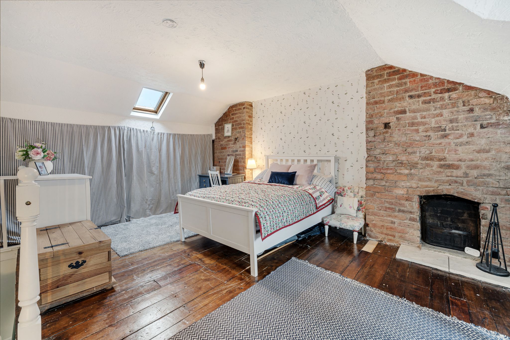 3 bedroom mid terraced house Sale Agreed in Bolton - Photograph 18.