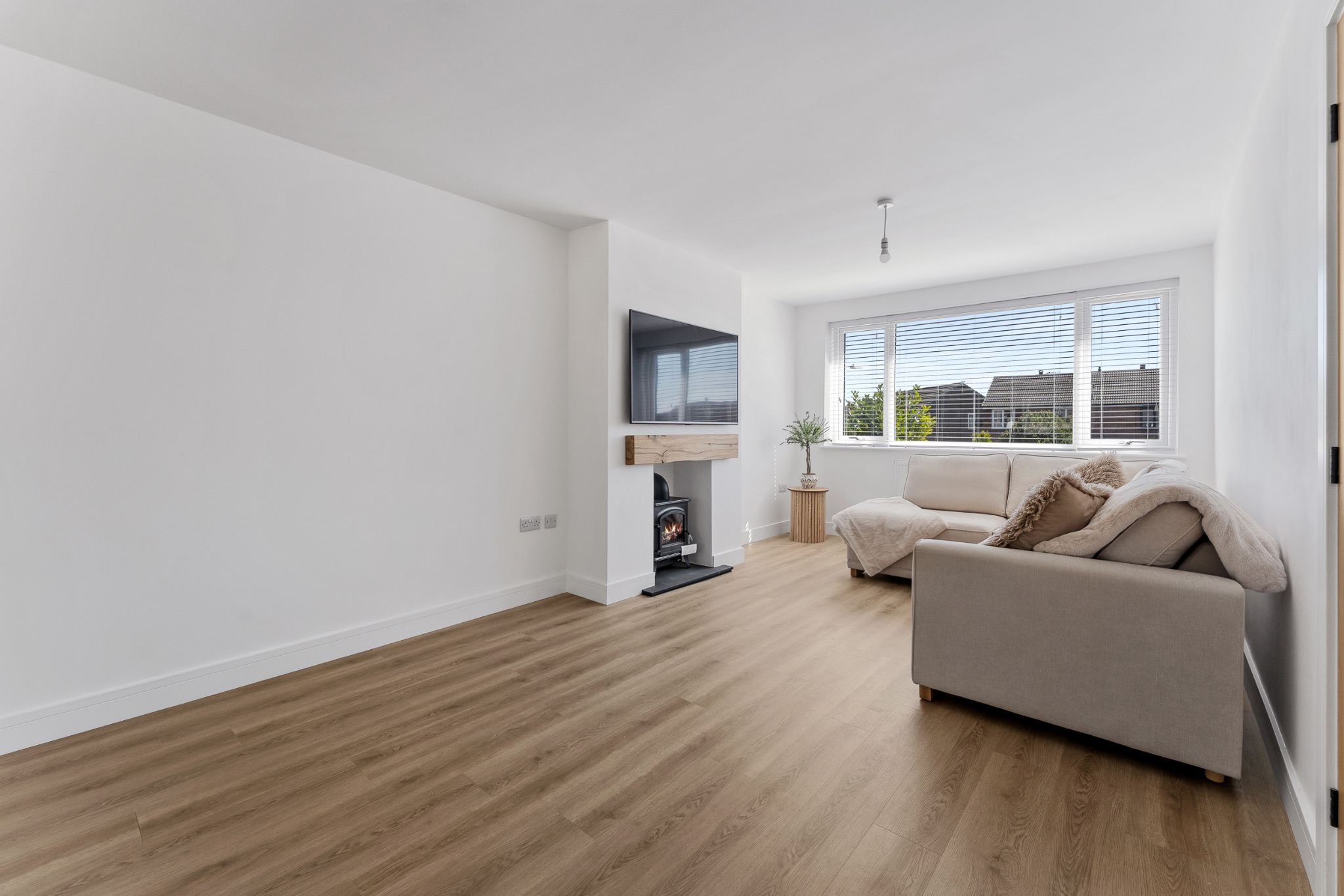 2 bedroom semi-detached bungalow For Sale in Bolton - Photograph 4.