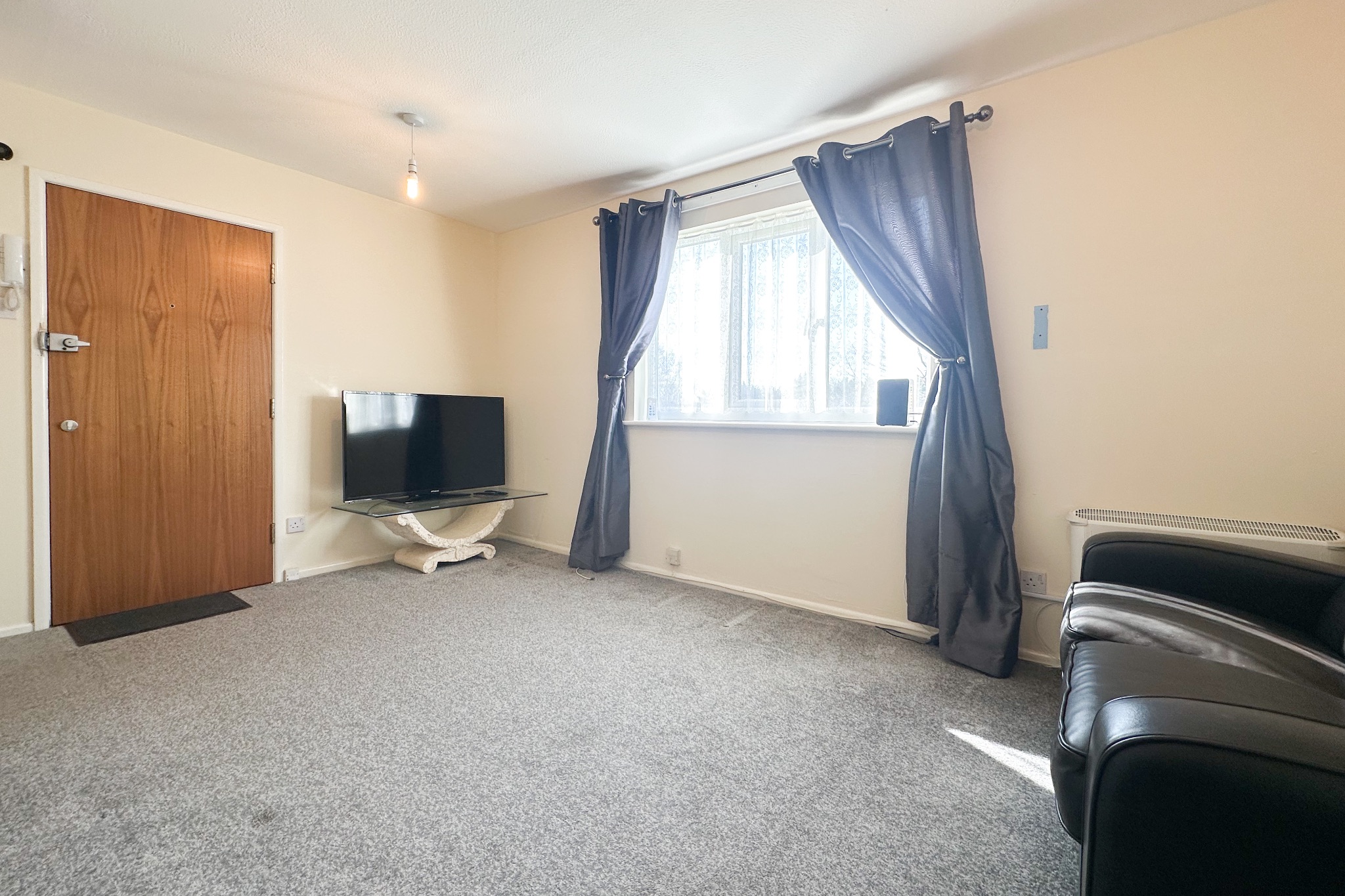 1 bedroom studio flat/apartment Sale Agreed in Bolton - Photograph 3.