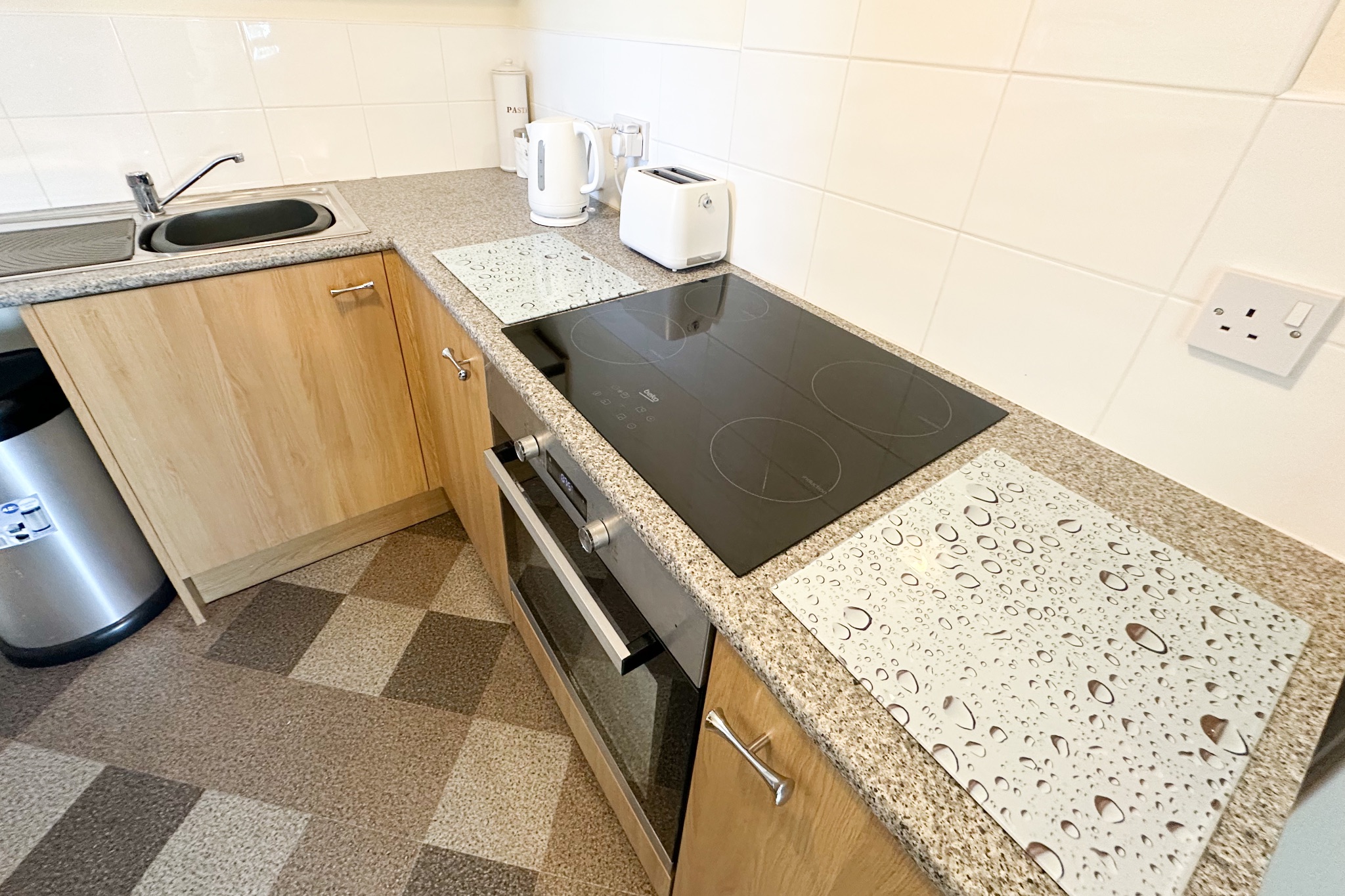 1 bedroom studio flat/apartment Sale Agreed in Bolton - Photograph 8.