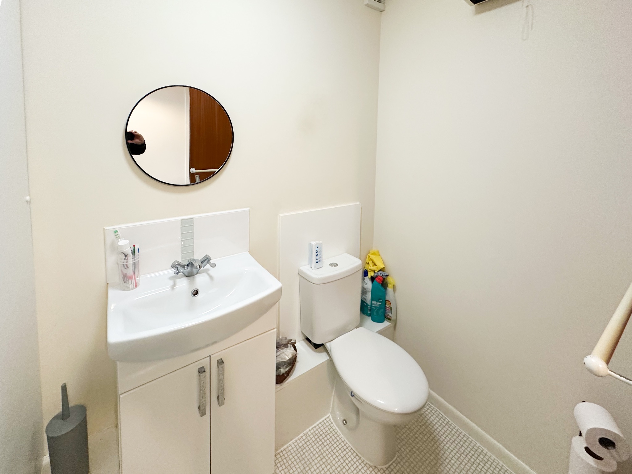 1 bedroom studio flat/apartment Sale Agreed in Bolton - Photograph 10.