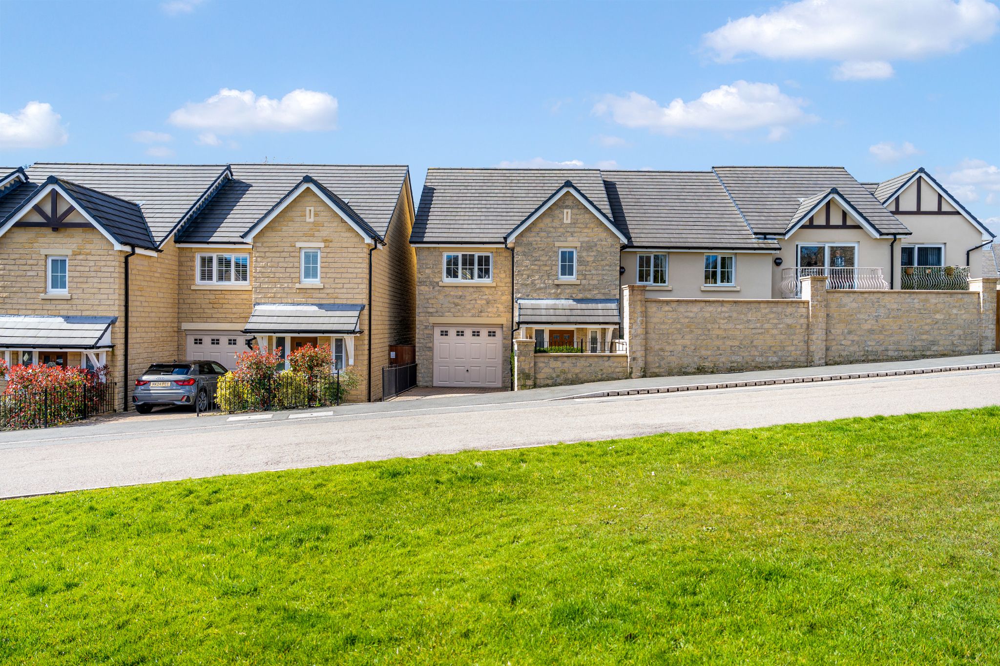 3 bedroom mews house For Sale in Bolton - Photograph 3.
