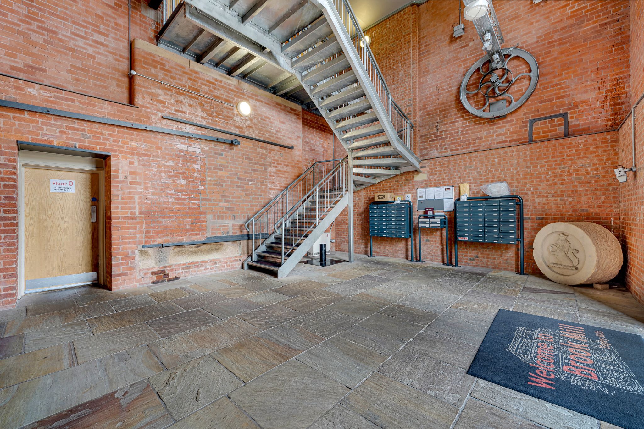 3 bedroom penthouse flat/apartment For Sale in Bolton - Photograph 3.