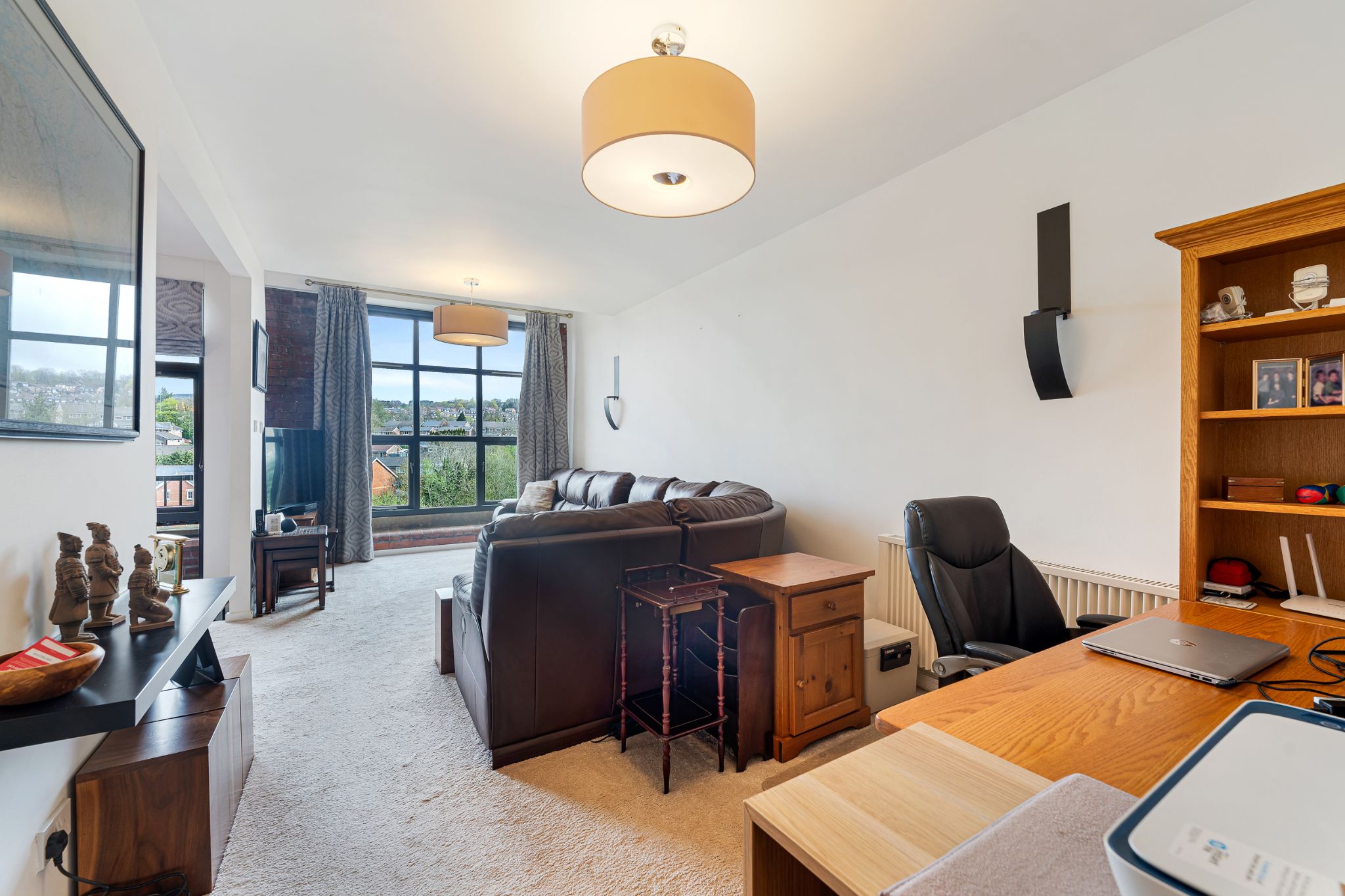 3 bedroom penthouse flat/apartment For Sale in Bolton - Photograph 5.
