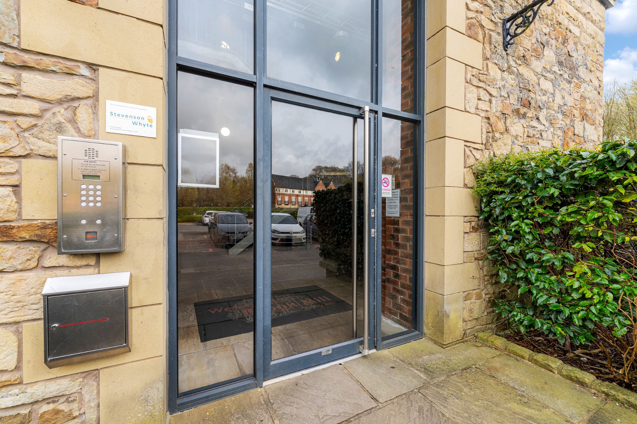 3 bedroom penthouse flat/apartment For Sale in Bolton - Photograph 2.