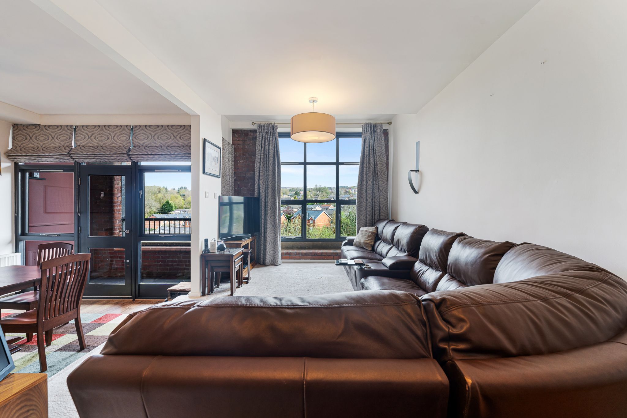 3 bedroom penthouse flat/apartment For Sale in Bolton - Photograph 6.
