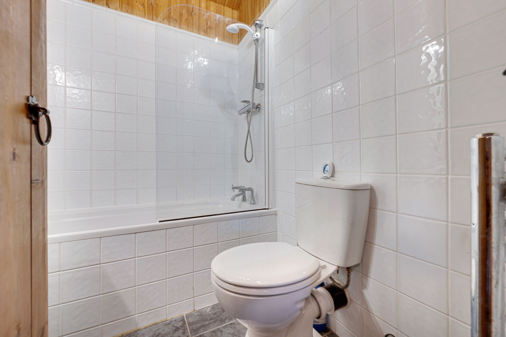 2 bedroom cottage house For Sale in Bolton - Photograph 21.