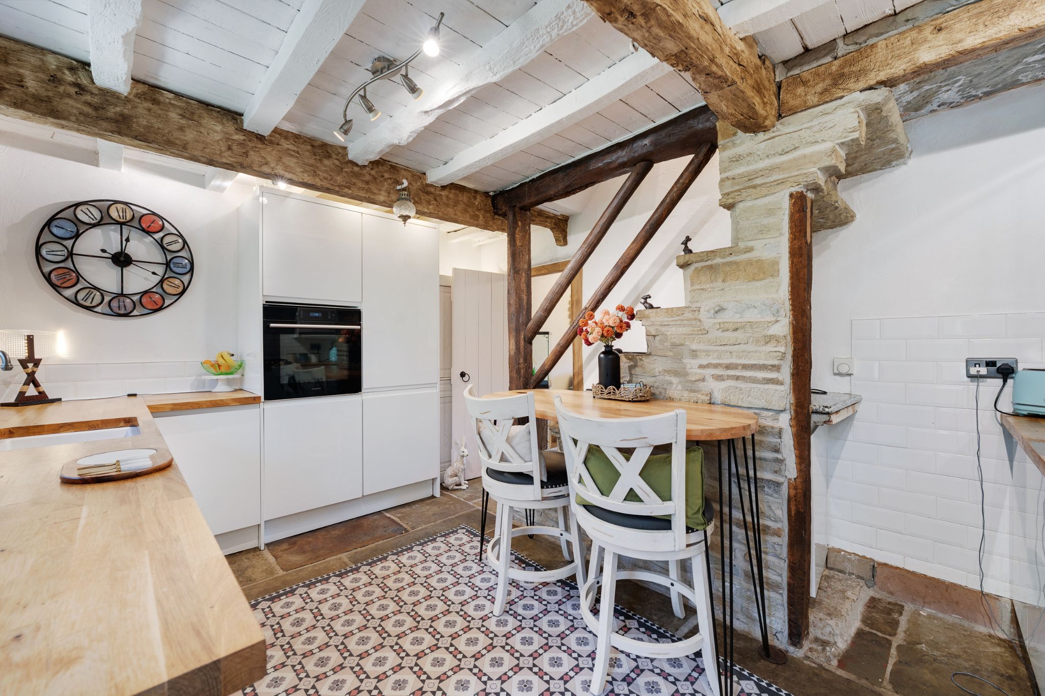 2 bedroom cottage house For Sale in Bolton - Photograph 15.
