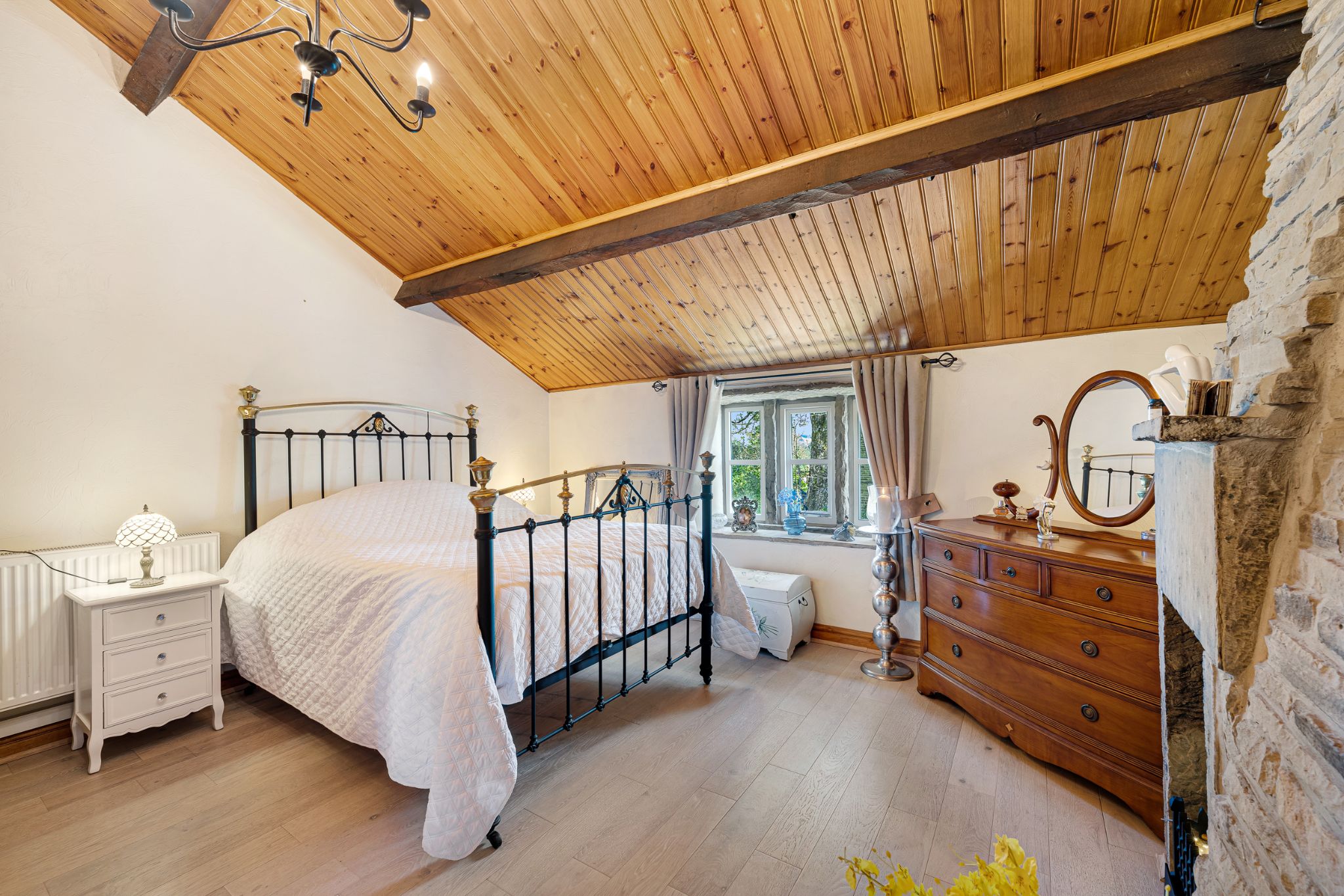 2 bedroom cottage house For Sale in Bolton - Photograph 19.