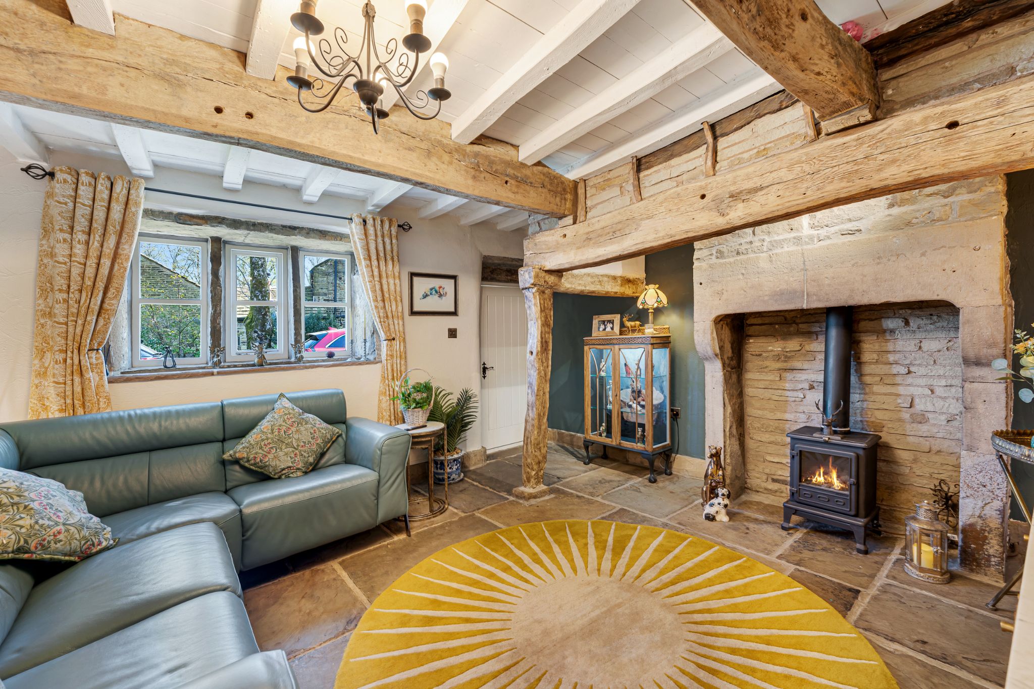 2 bedroom cottage house For Sale in Bolton - Photograph 8.