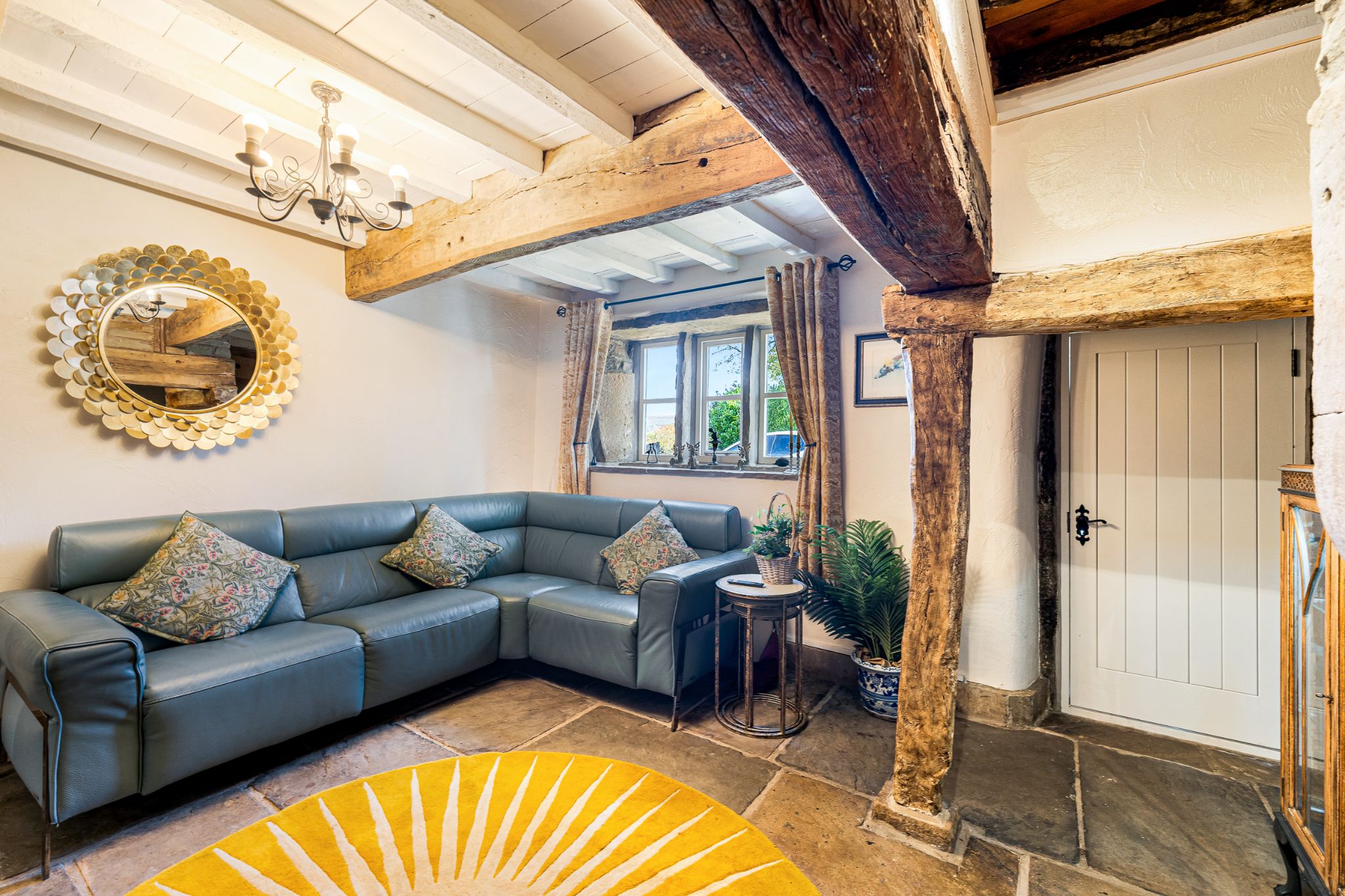2 bedroom cottage house For Sale in Bolton - Photograph 7.