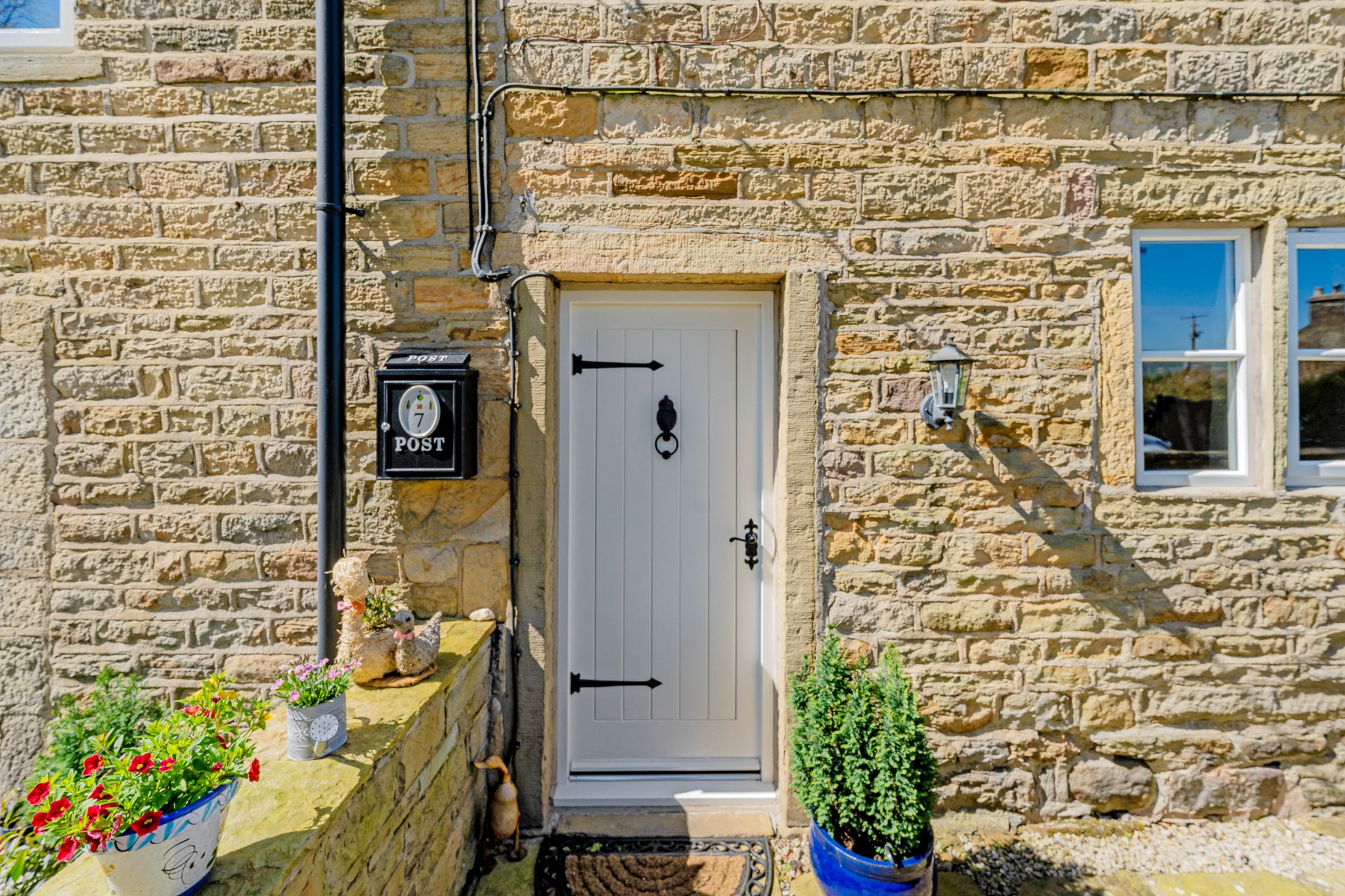2 bedroom cottage house For Sale in Bolton - Photograph 4.