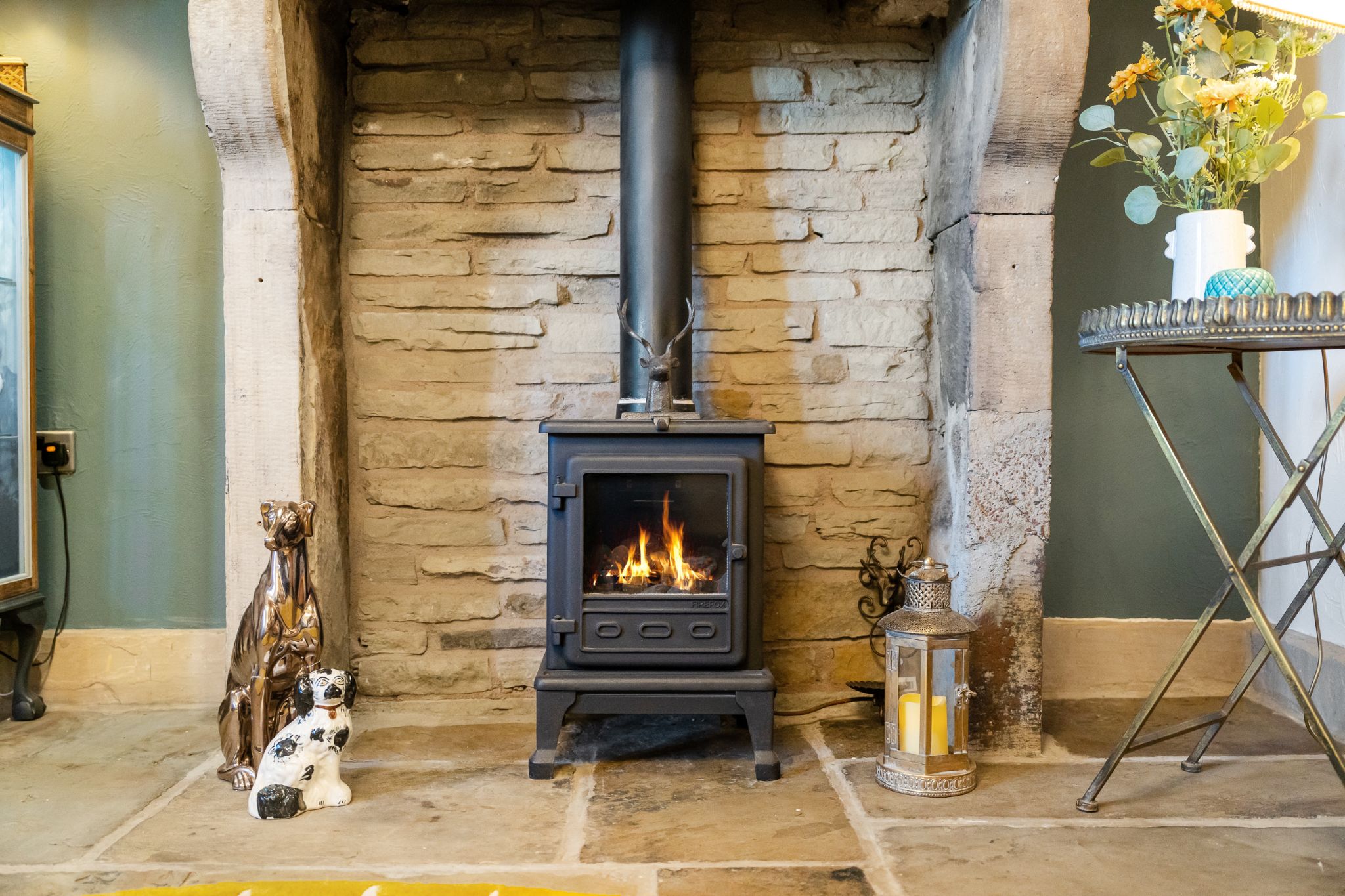 2 bedroom cottage house For Sale in Bolton - Photograph 9.