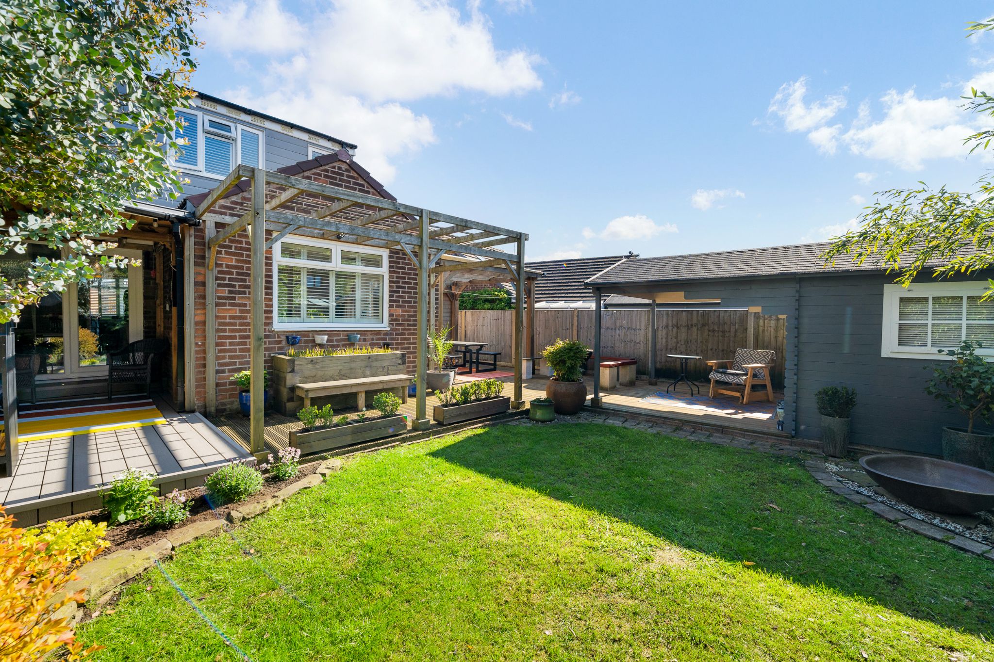 2 bedroom semi-detached bungalow Sale Agreed in Bolton - Photograph 32.