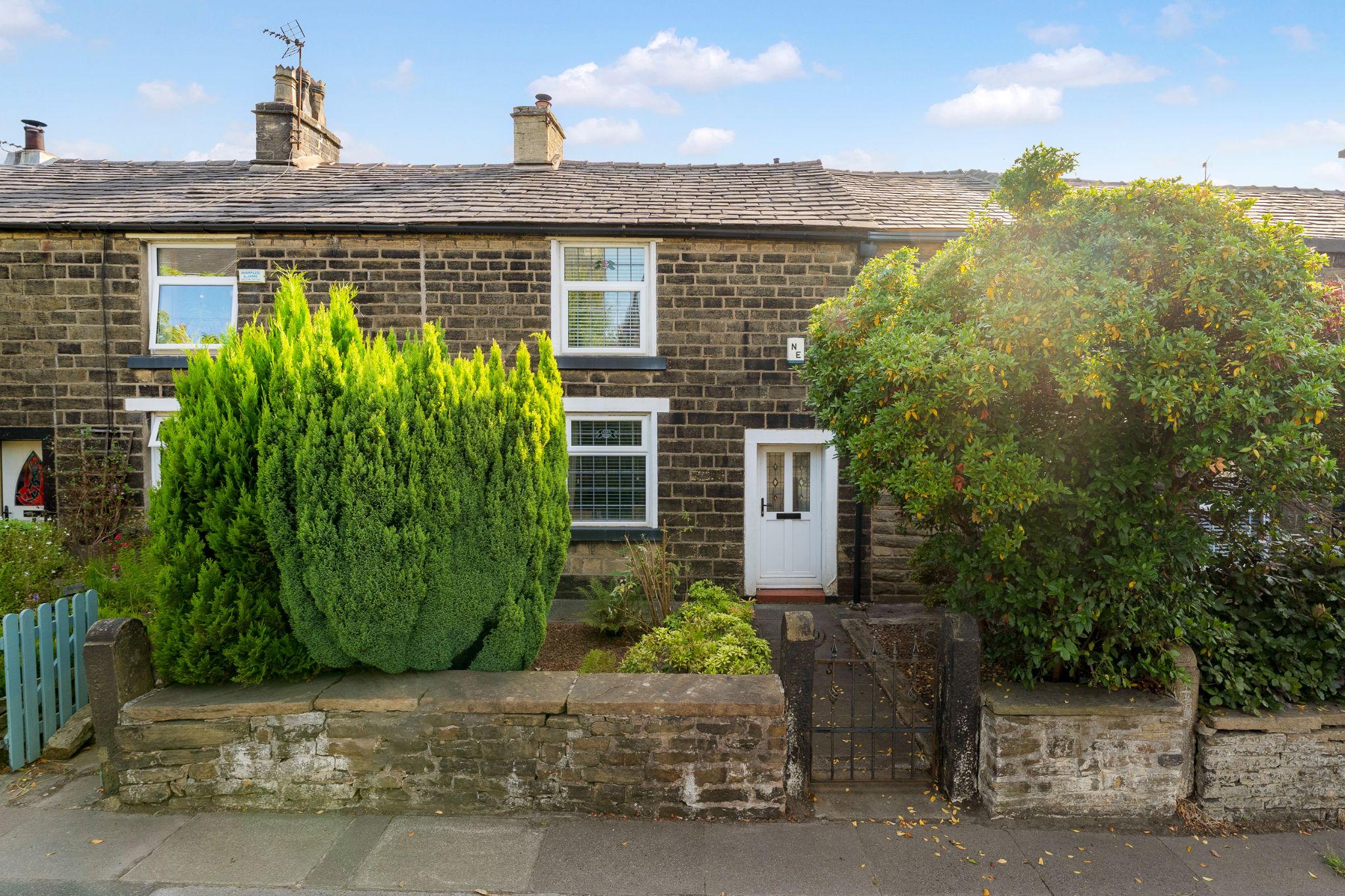 2 bedroom cottage house For Sale in Bolton - Photograph 1.