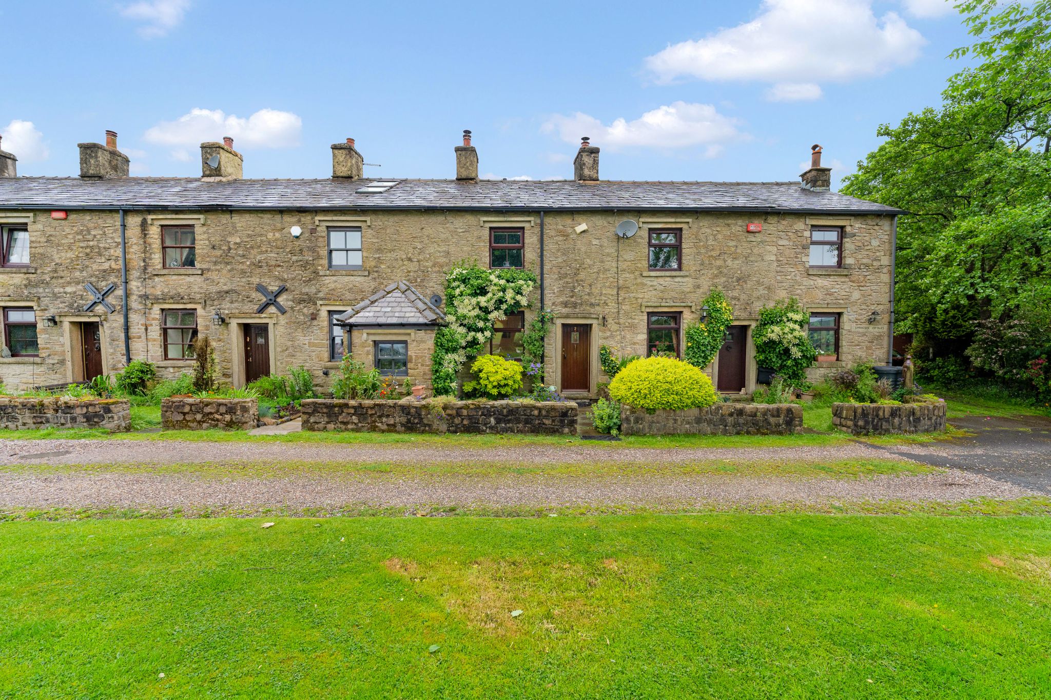2 bedroom cottage house For Sale in Bolton - Photograph 2.