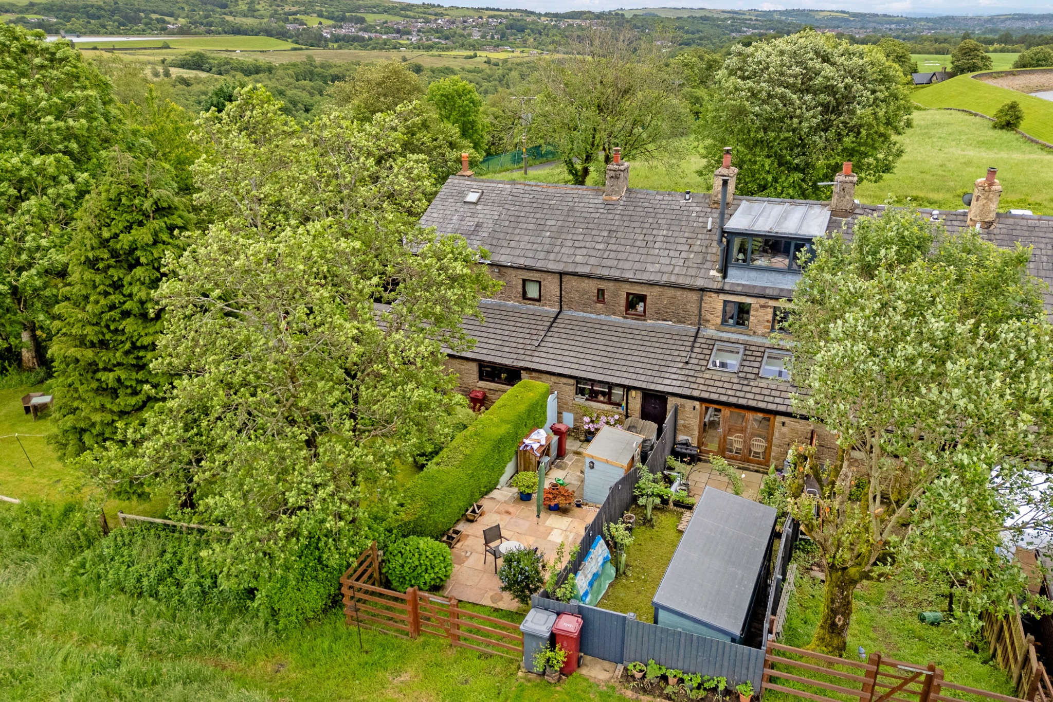 2 bedroom cottage house For Sale in Bolton - Photograph 3.