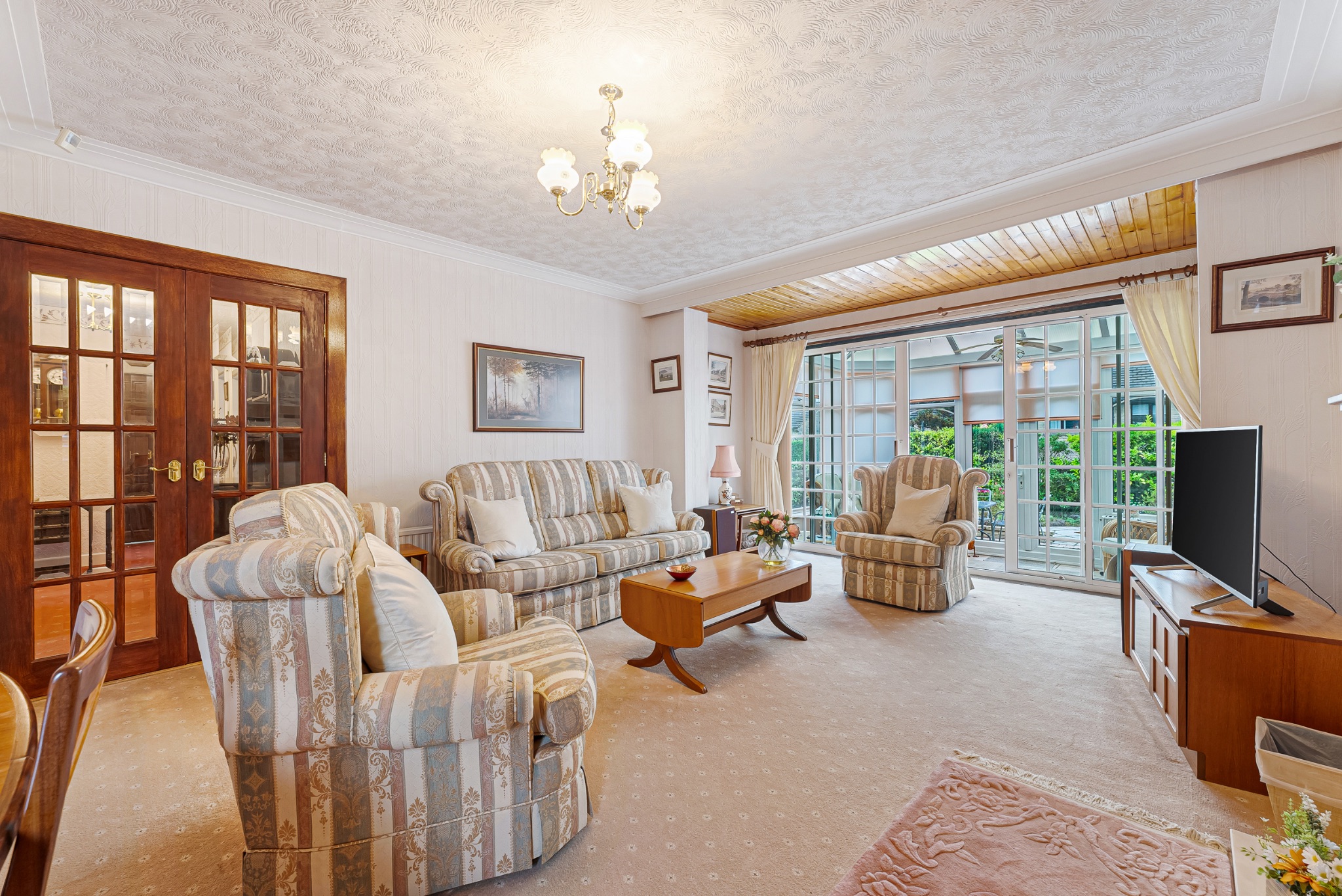 2 bedroom detached bungalow Sale Agreed in Bolton - Photograph 5.