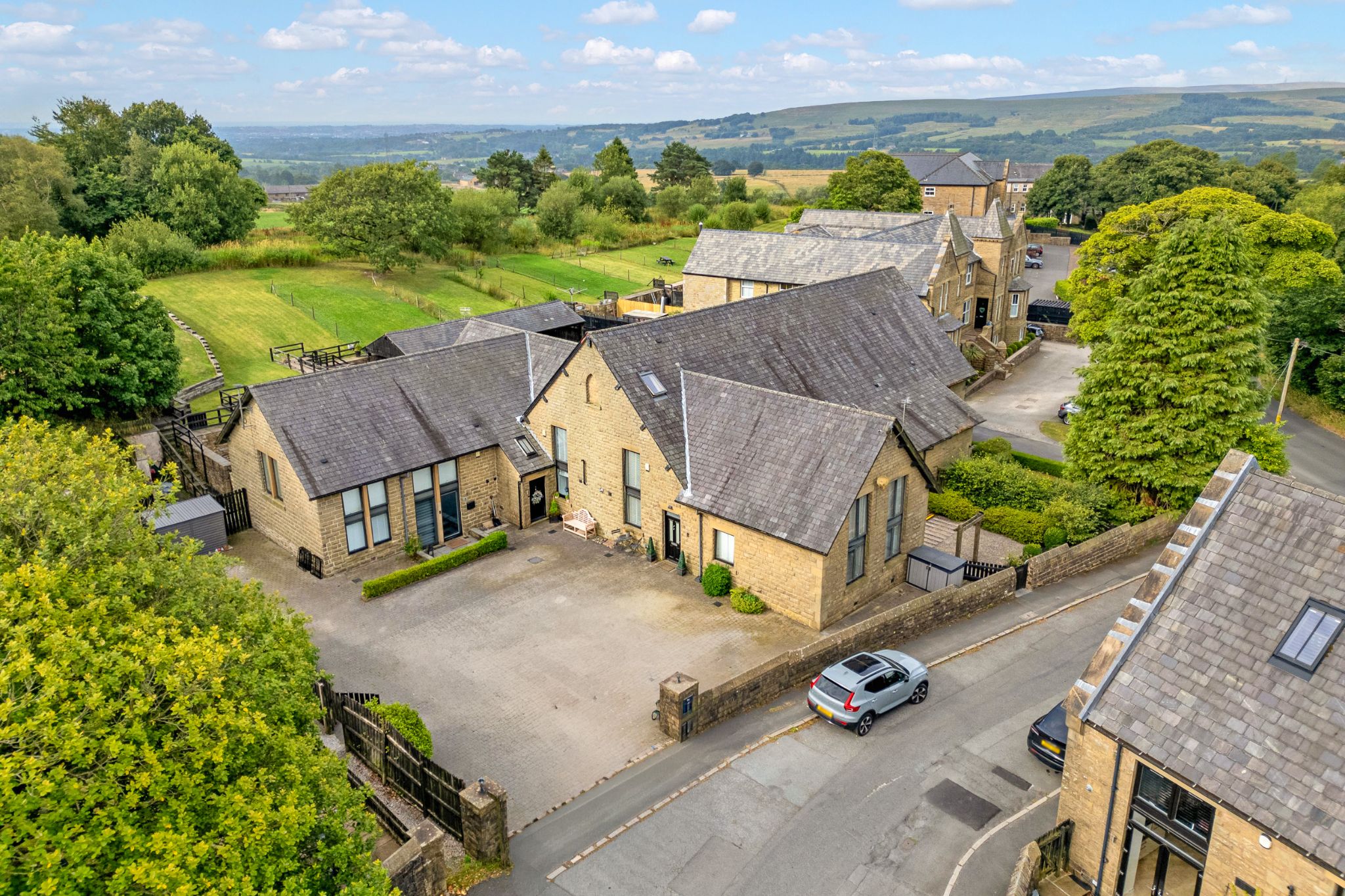 3 bedroom mews house For Sale in North Turton - Photograph 3.