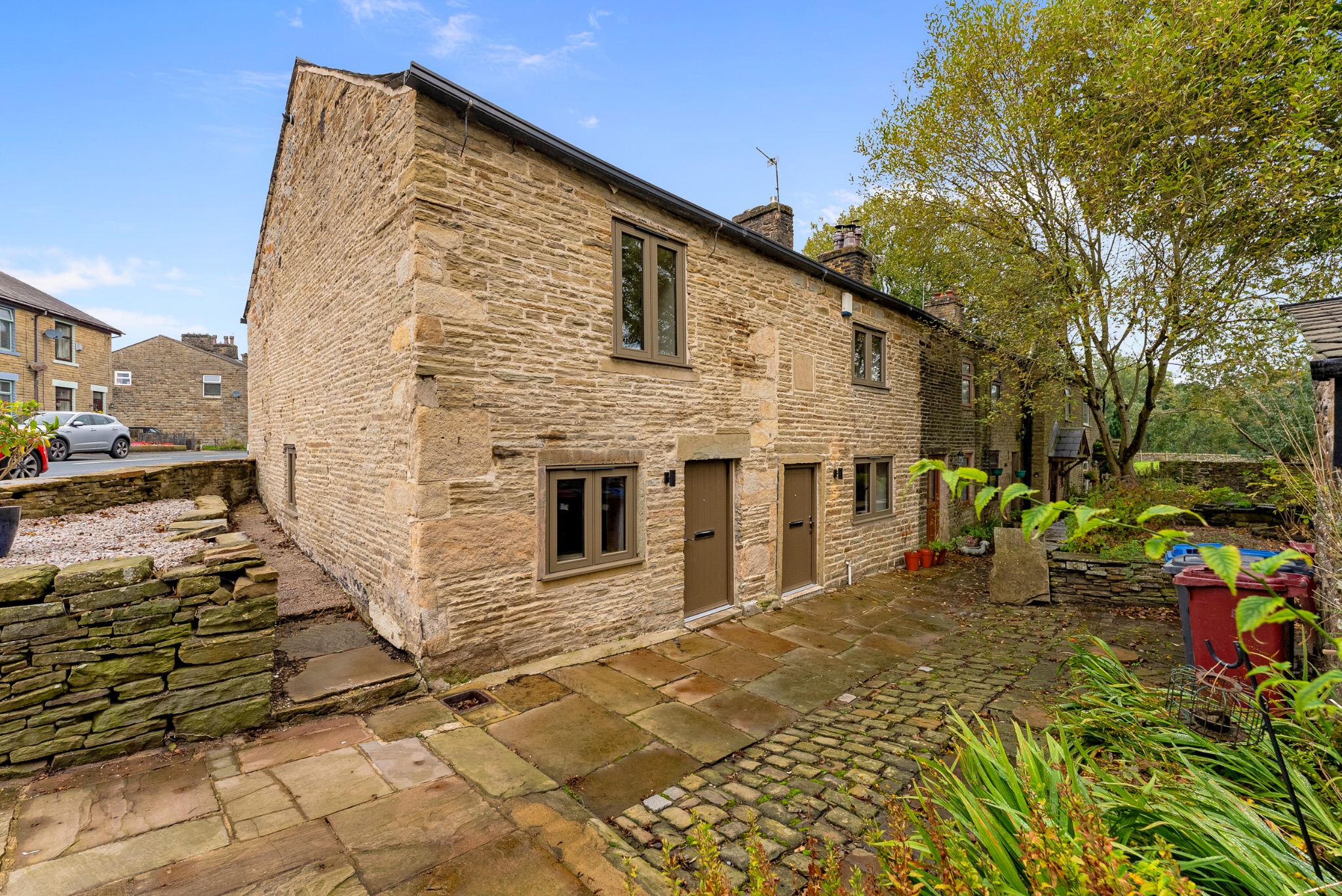 2 bedroom cottage house For Sale in Bolton - Photograph 1.