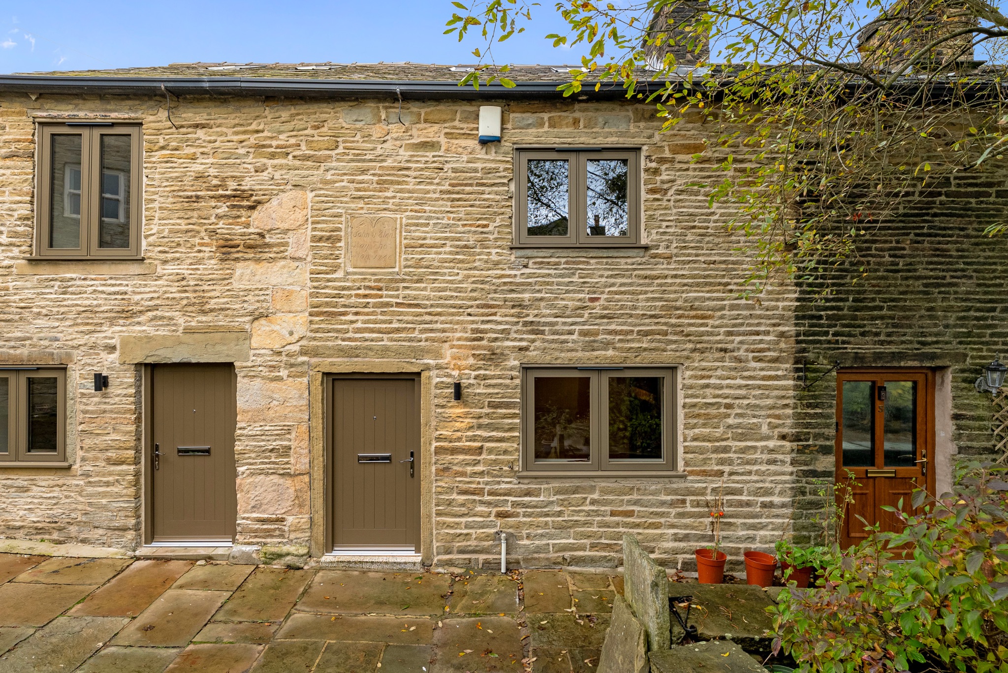 2 bedroom cottage house For Sale in Bolton - Photograph 1.