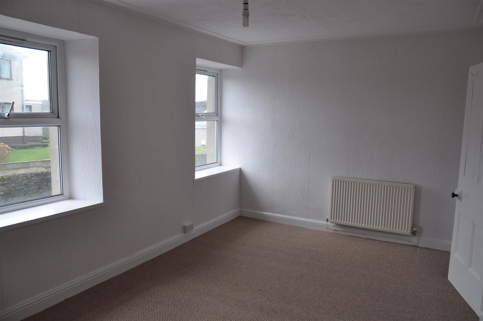 3 bedroom end terraced house Let in Holyhead - Image.
