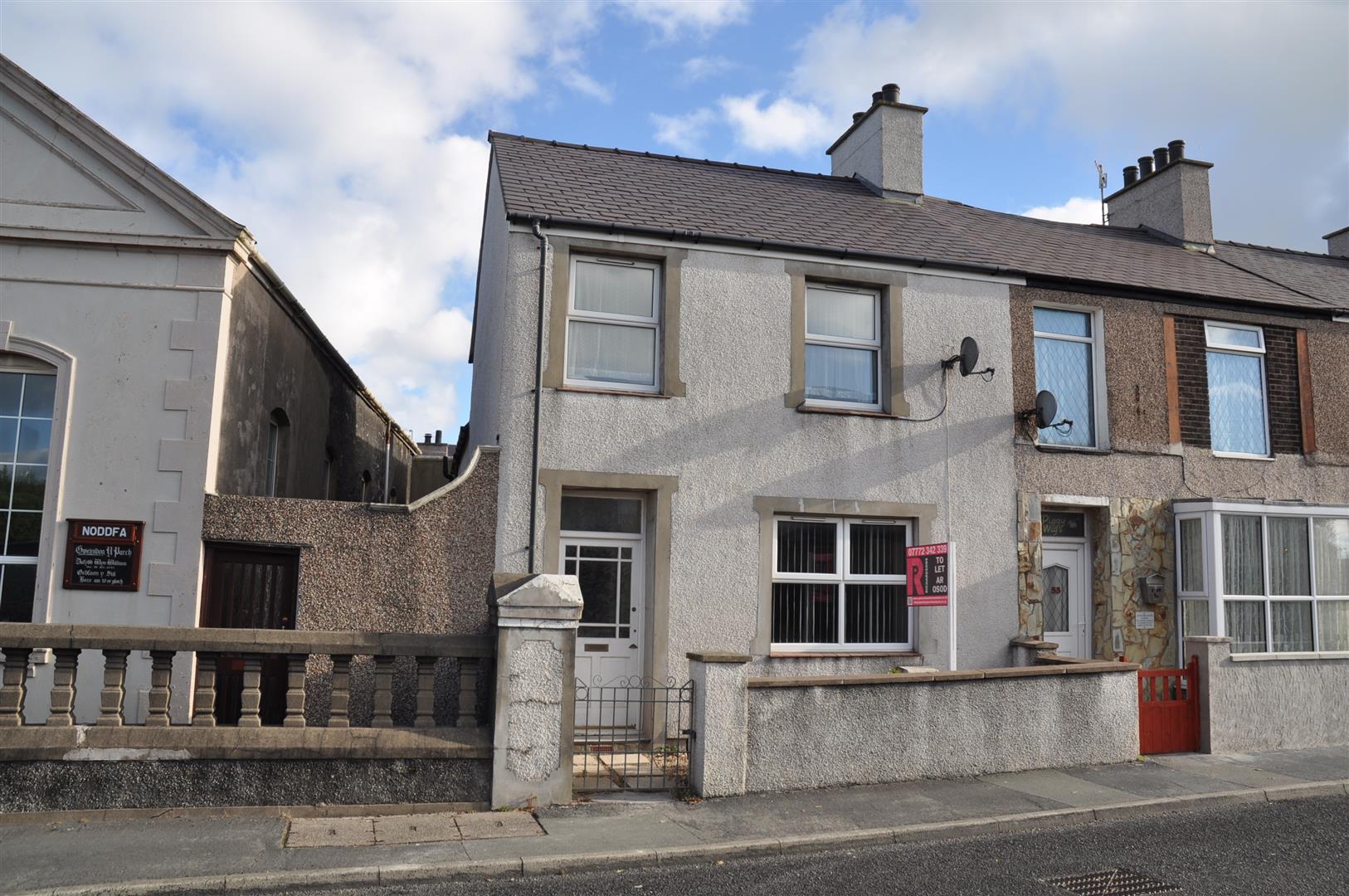3 bedroom end terraced house Let in Holyhead - Image.