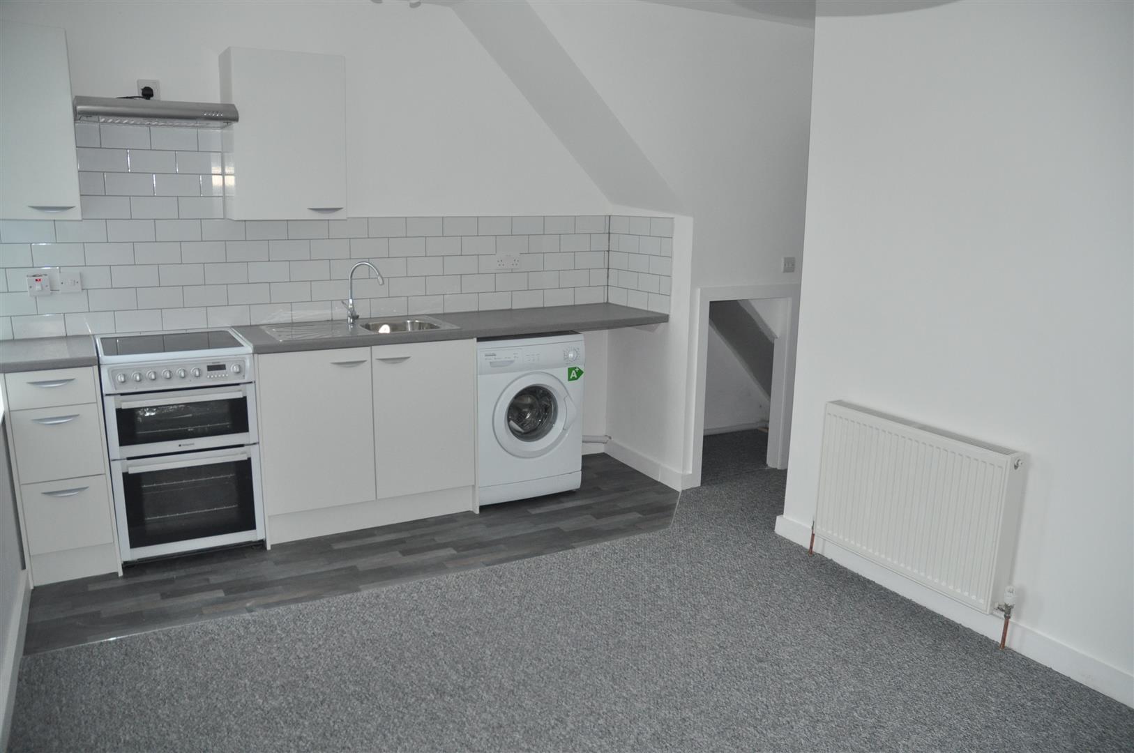 2 bedroom shared flat/apartment To Let in Holyhead - Image.