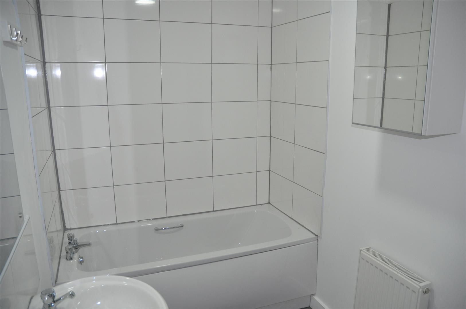 2 bedroom shared flat/apartment To Let in Holyhead - Image.