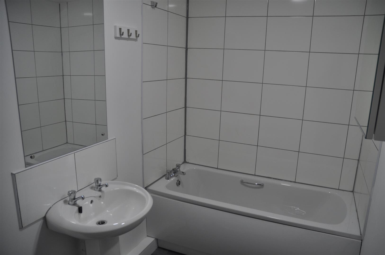 2 bedroom shared flat/apartment To Let in Holyhead - Image.