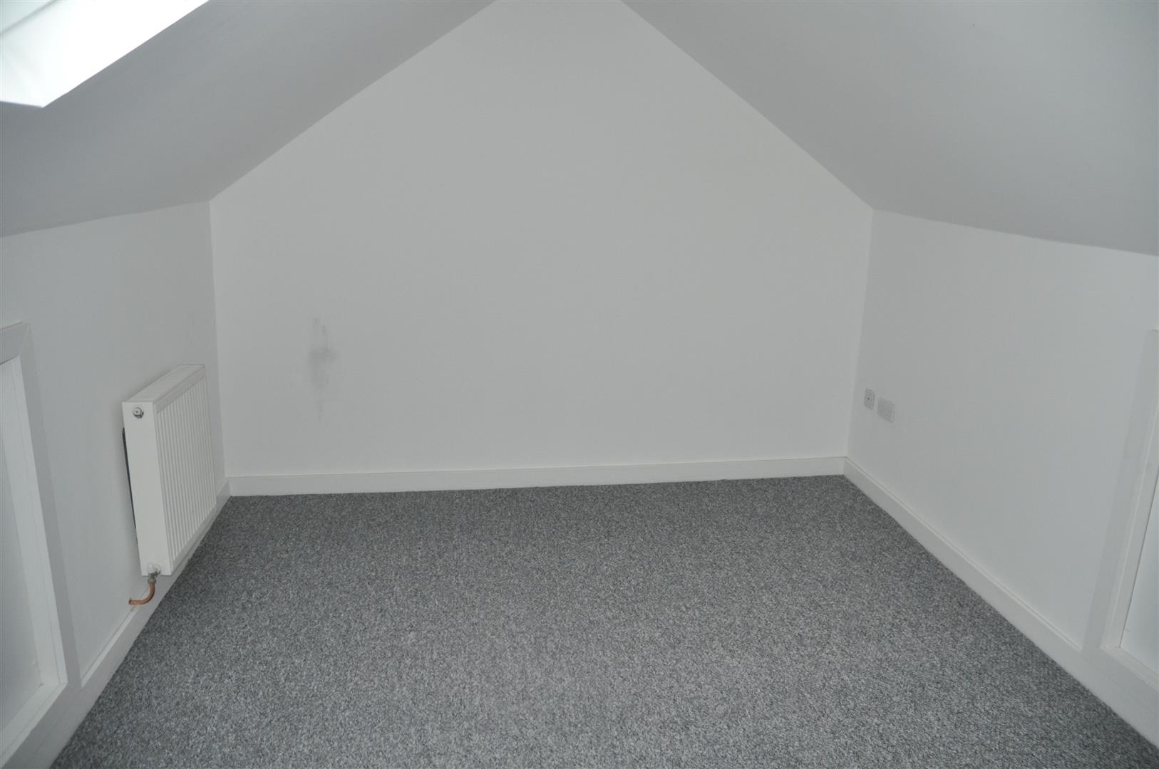 2 bedroom shared flat/apartment To Let in Holyhead - Image.